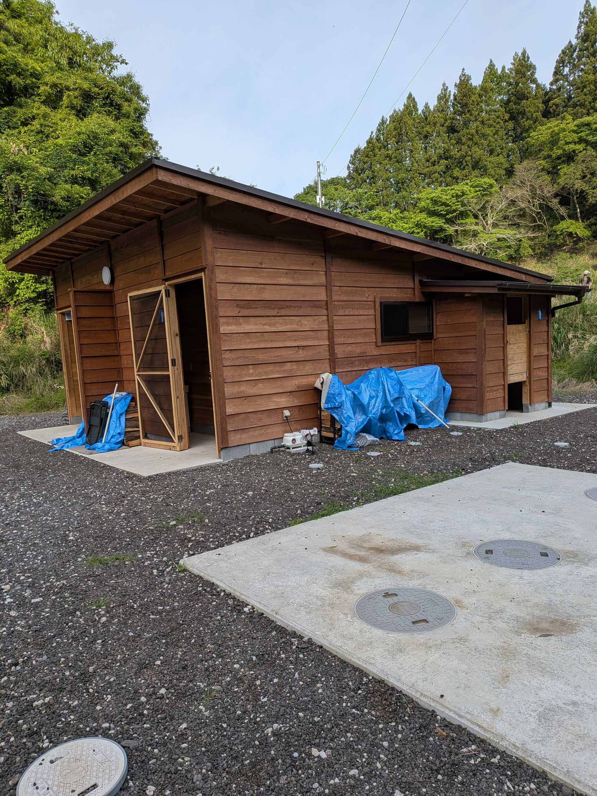 トイレ・シャワー棟