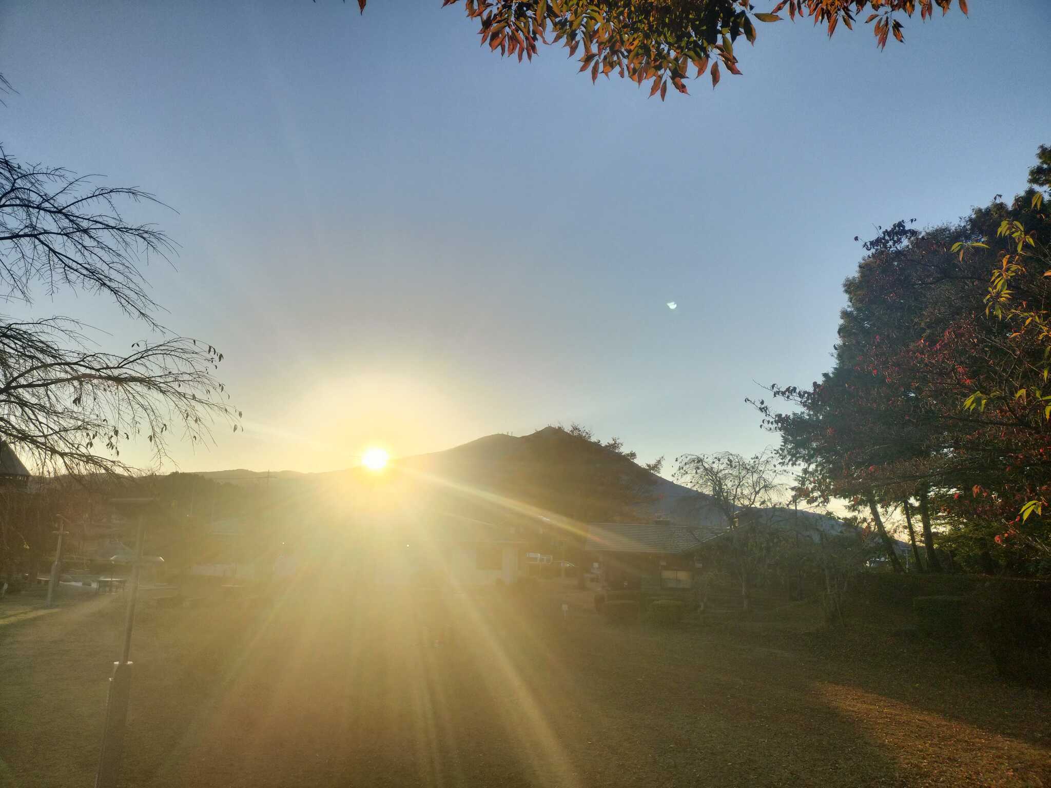 キャンプ場から見た筑波山の日の出