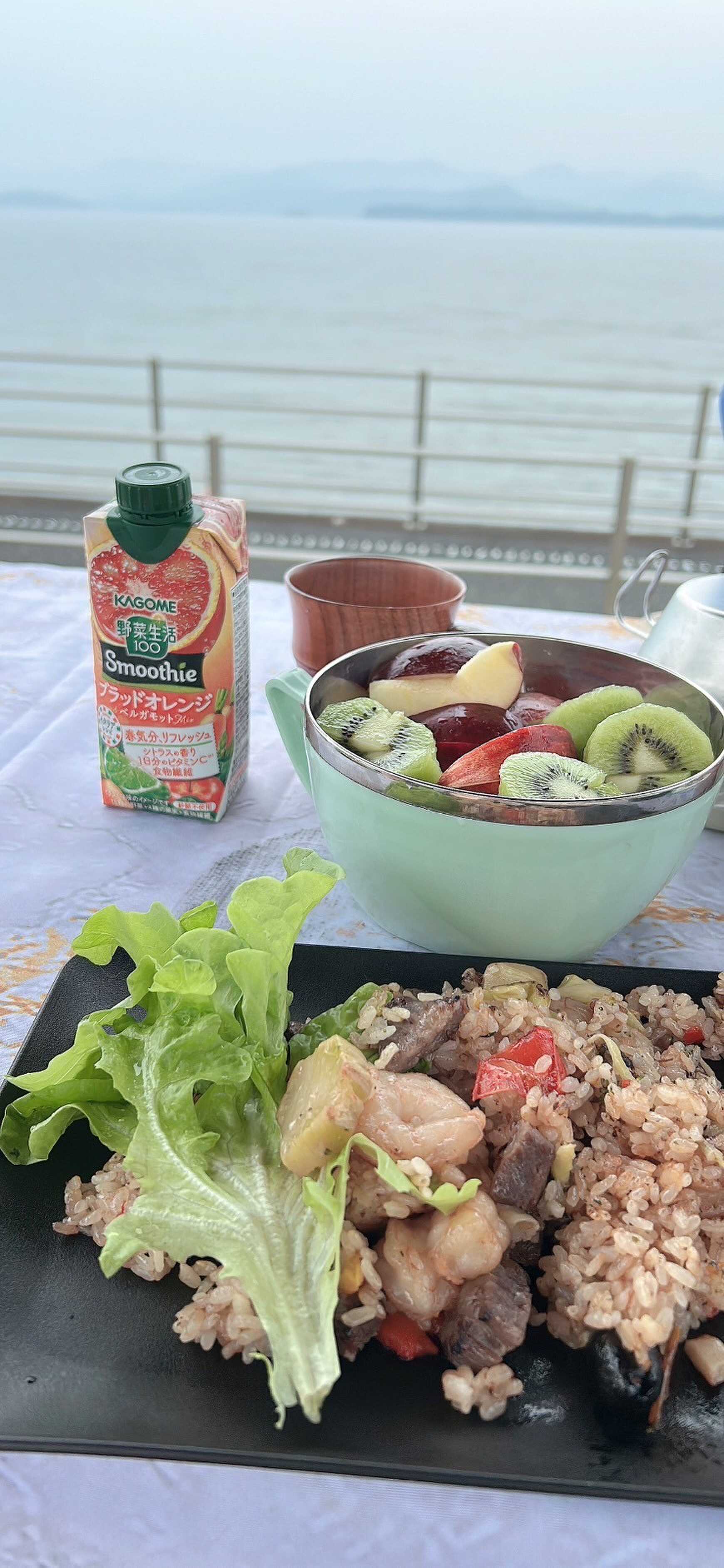 湖畔で朝ごはん2