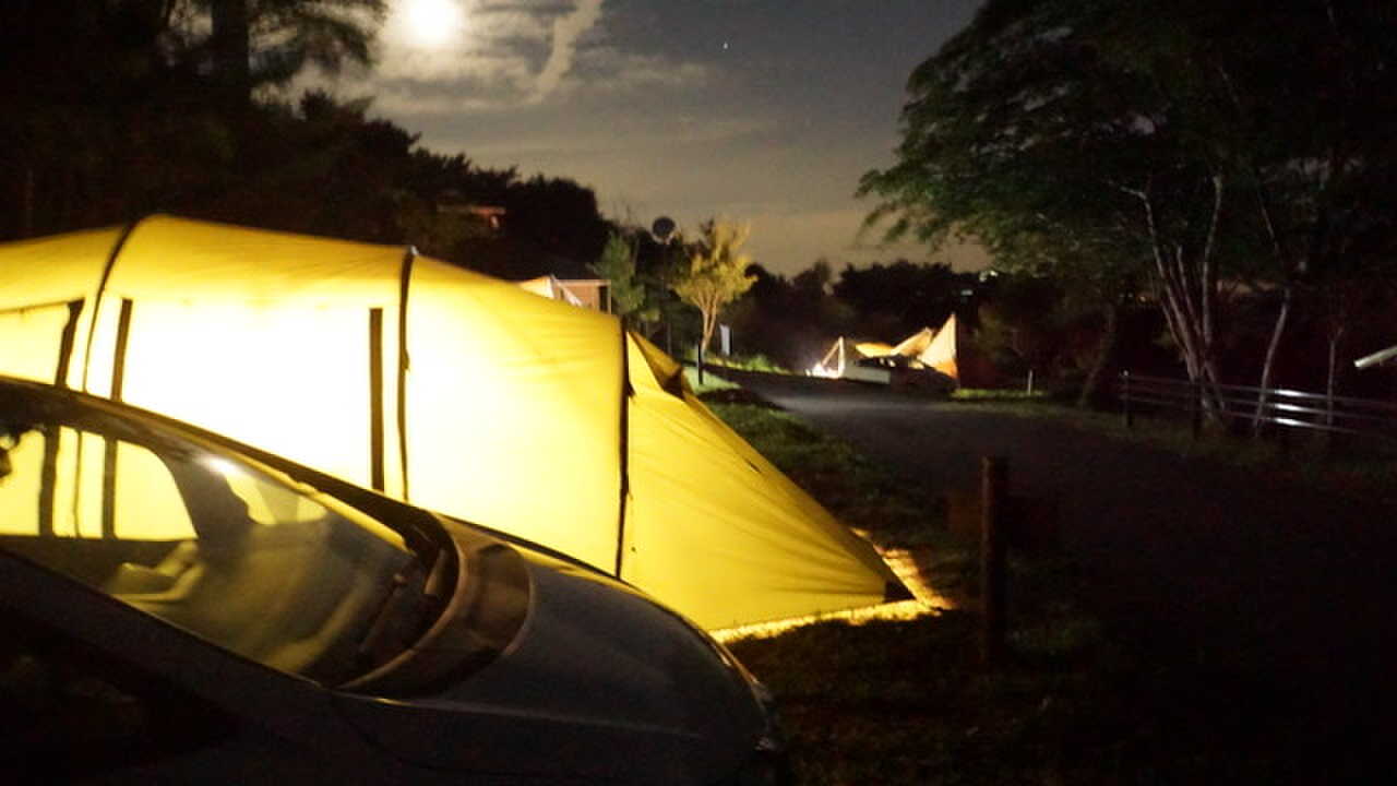 夜のキャンプ場