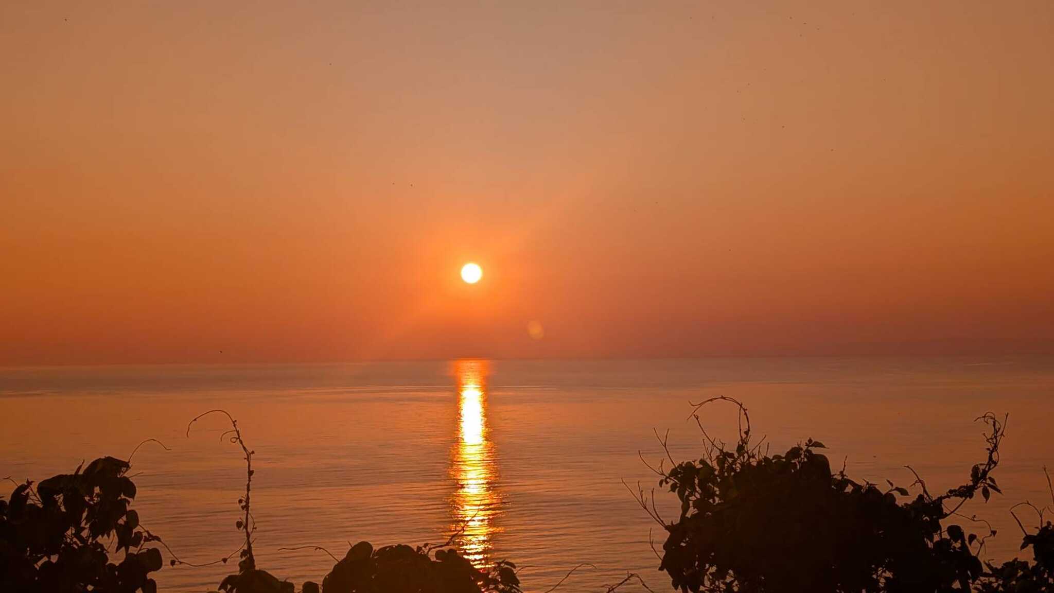2本科に沈む夕日