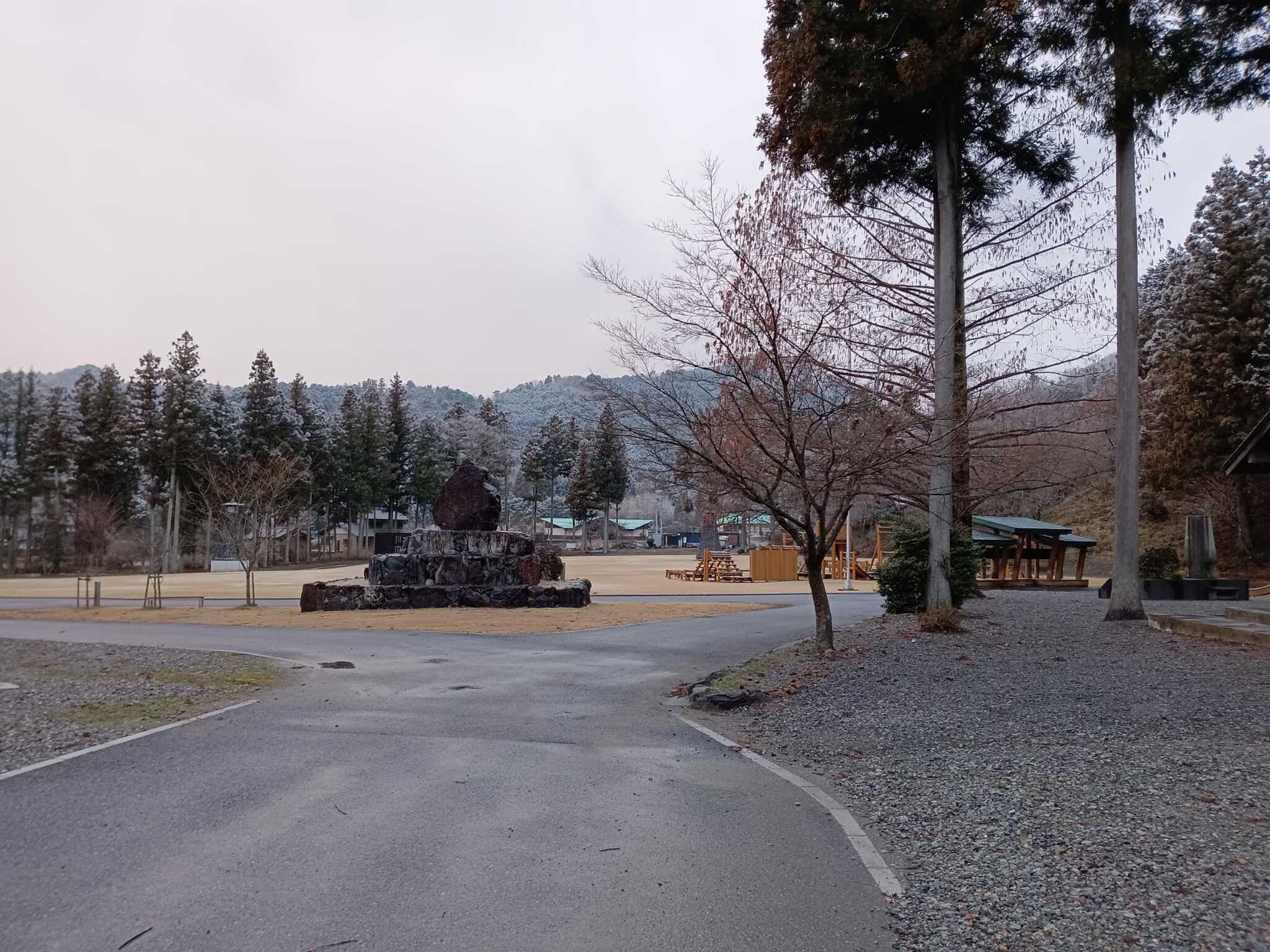 広場や道の駅があります