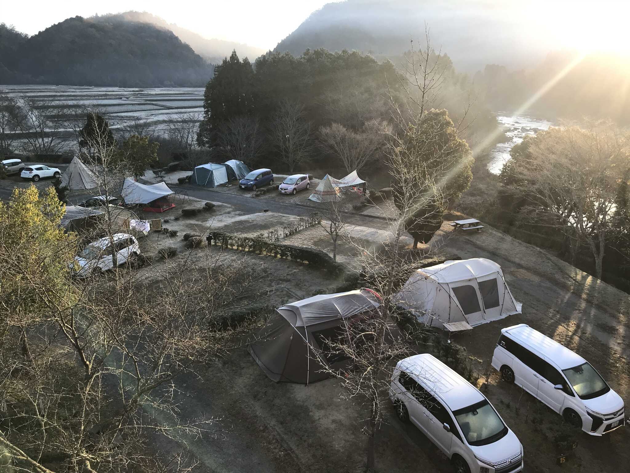 朝、橋の上からの眺め。