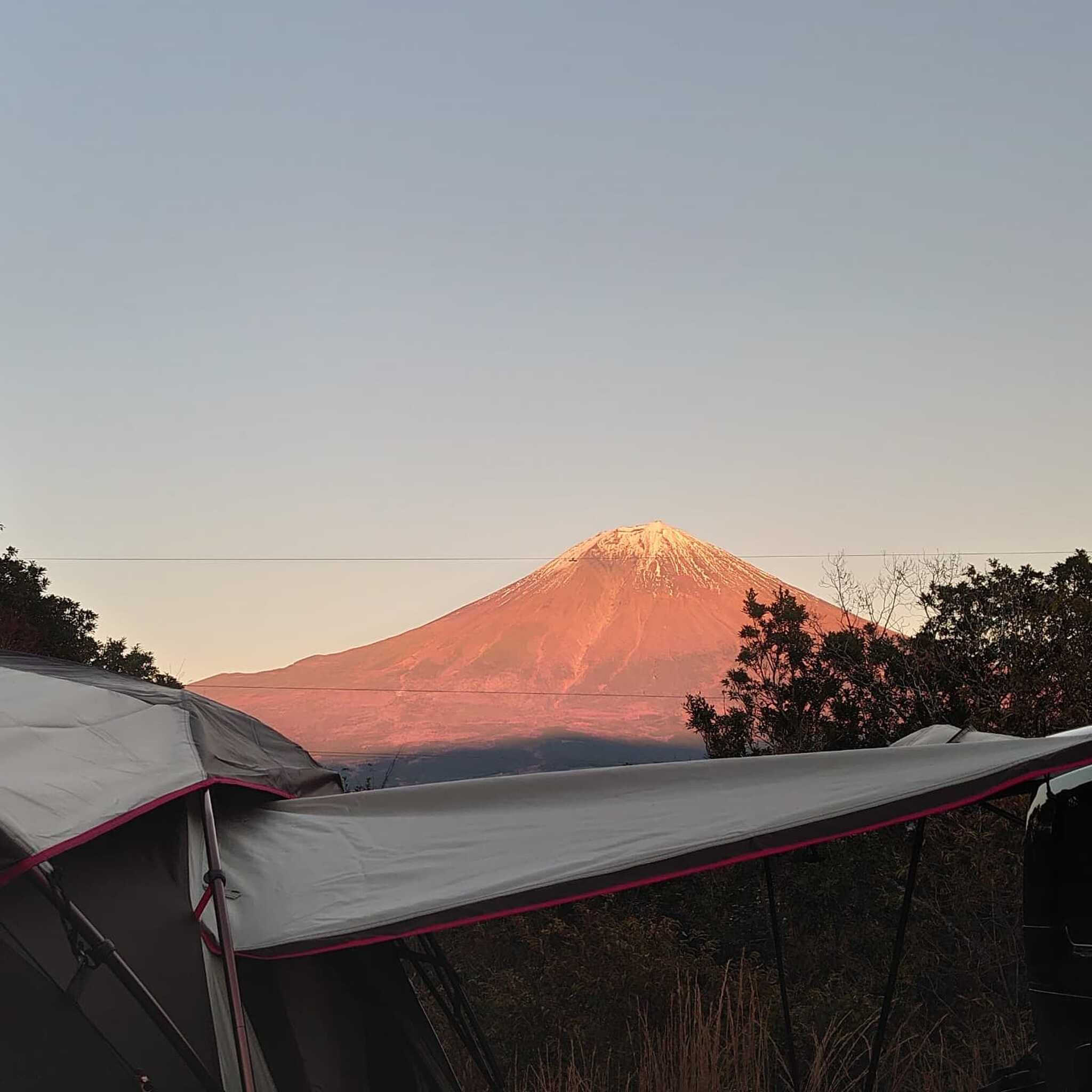 唯一富士山を眺められるサイトをテント越しに
