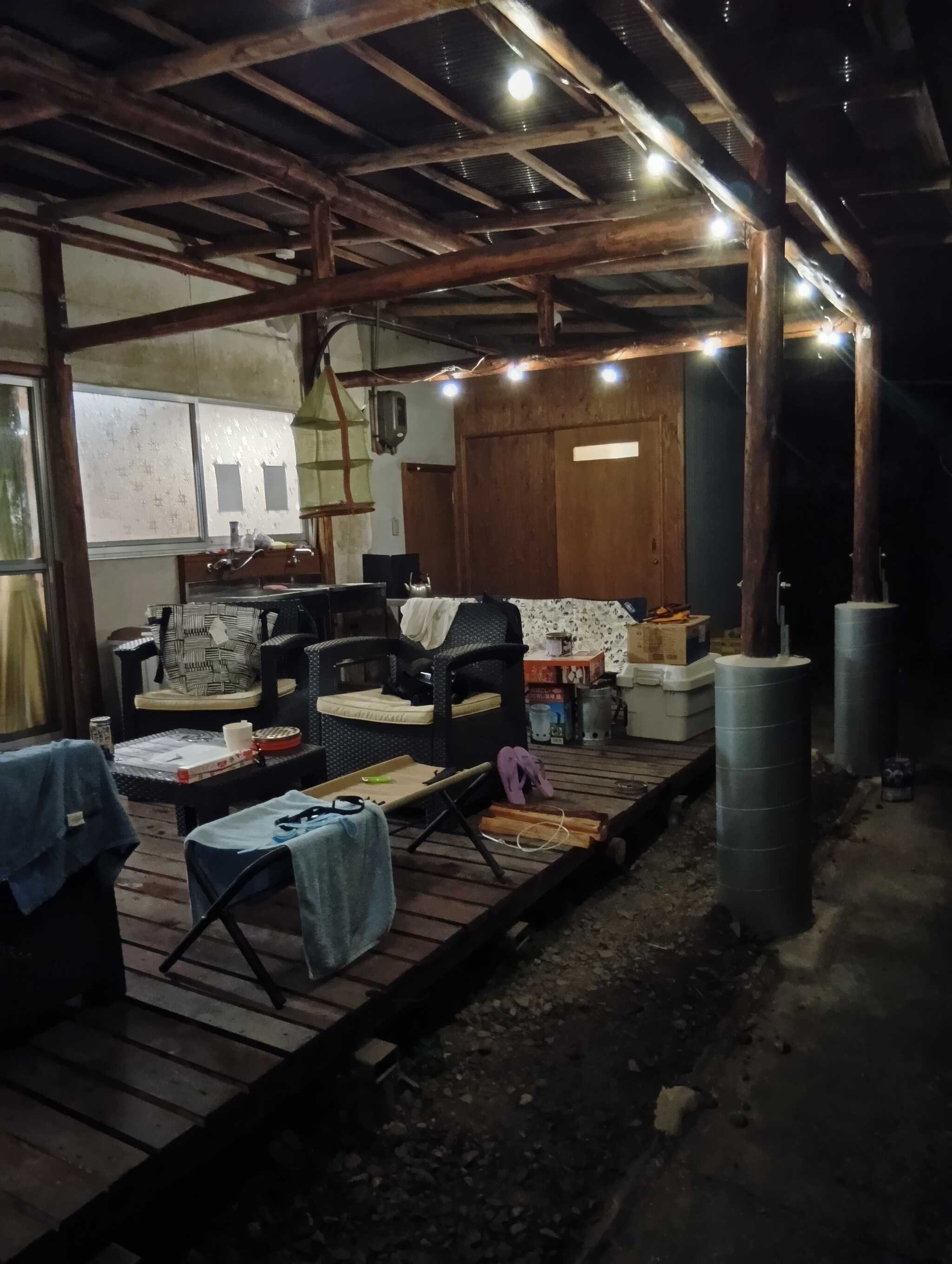夜のテラス