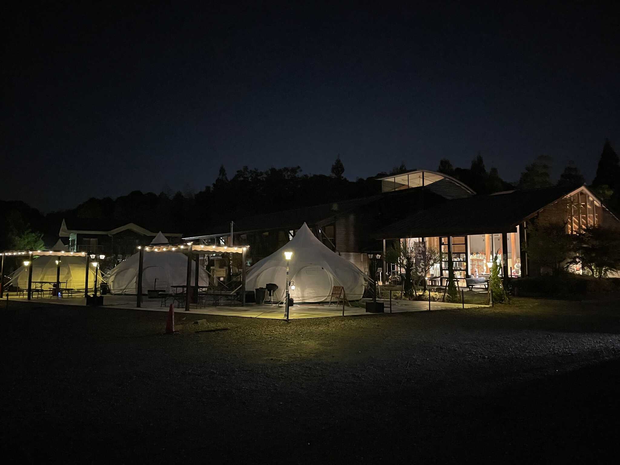 夜の管理棟