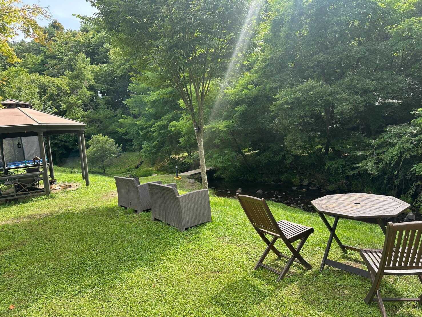 管理棟前?に寛げる場所