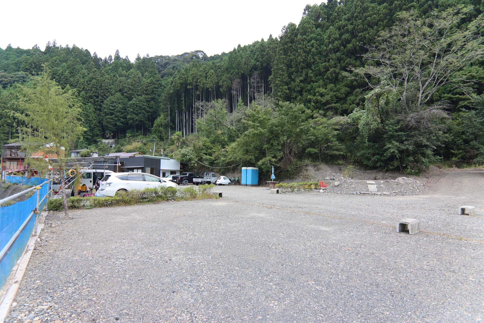 川辺サイトから管理棟側