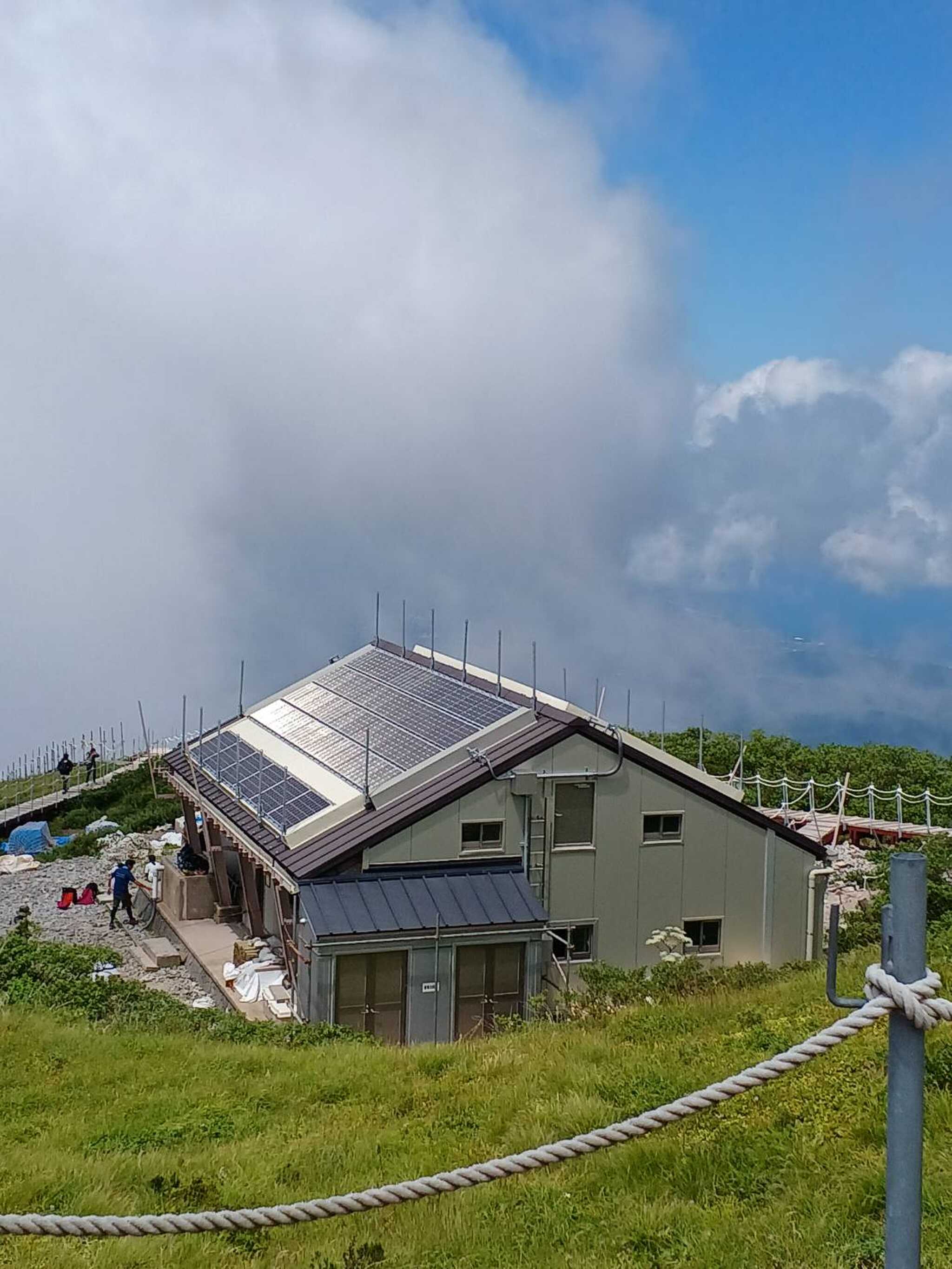 最新のソーラー山小屋