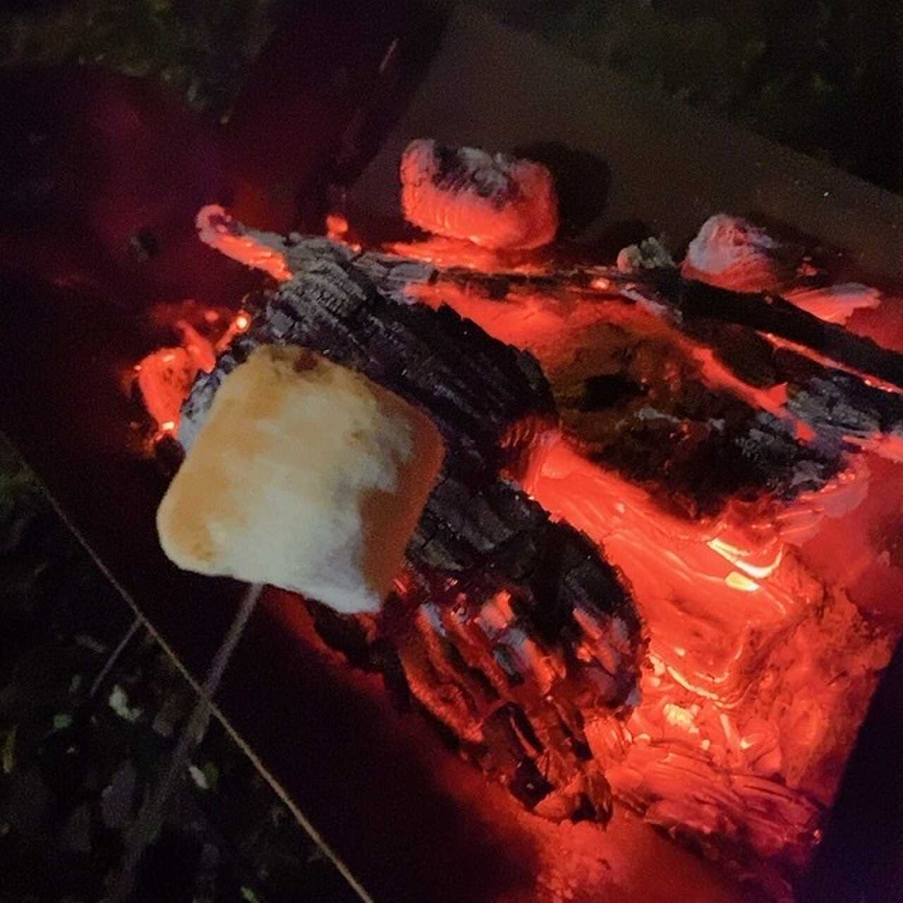 焚き火台とマシュマロ