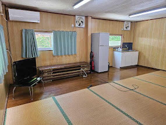 室内左側