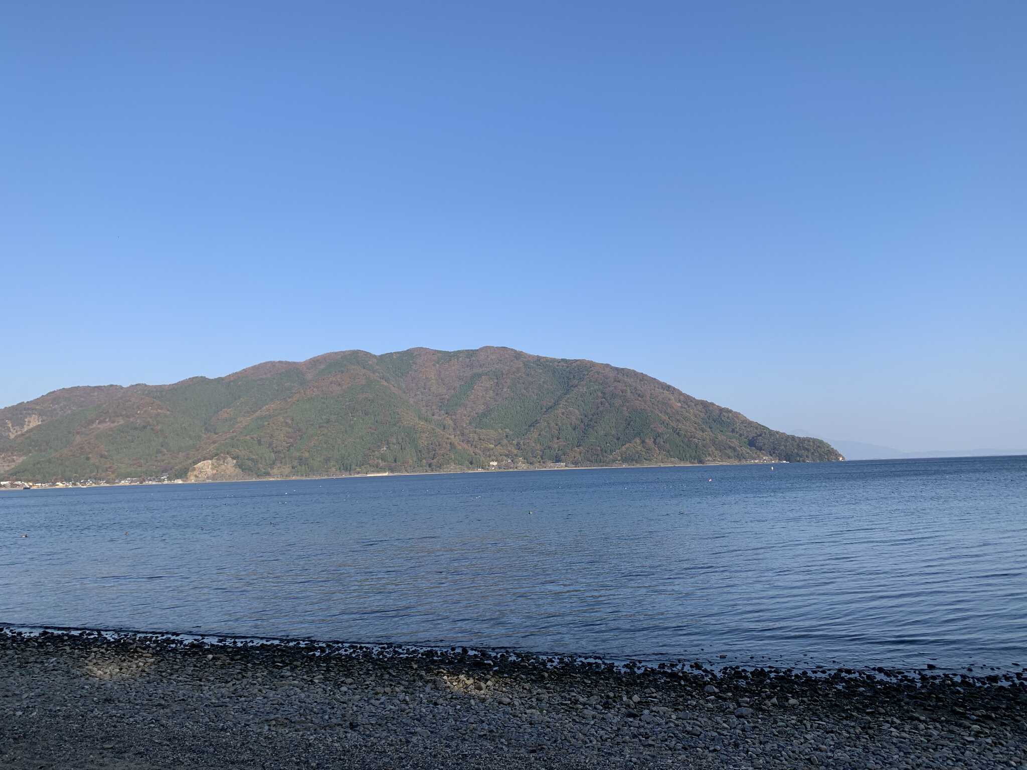 サイトからの琵琶湖と山の紅葉