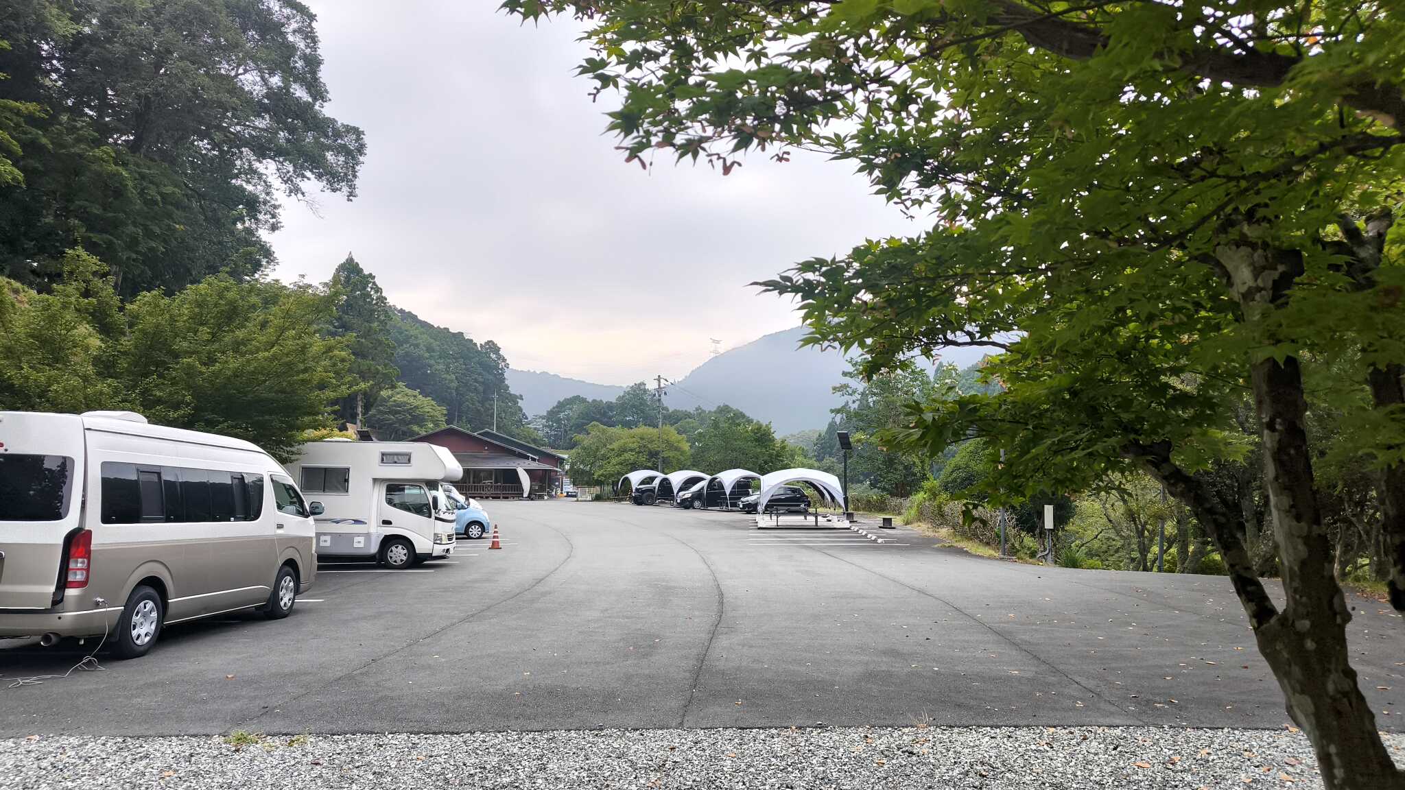 サイトから駐車場