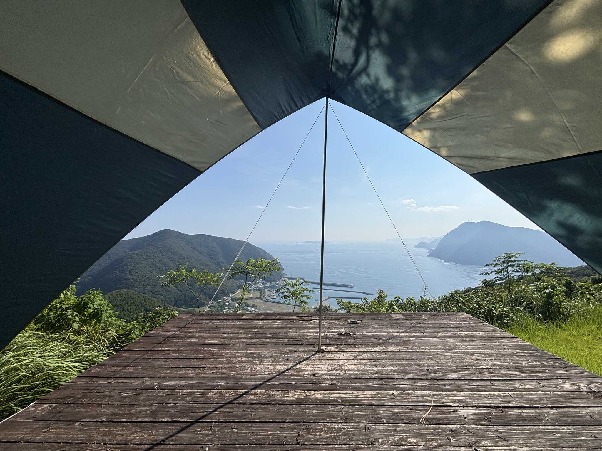 タープからの海の眺め