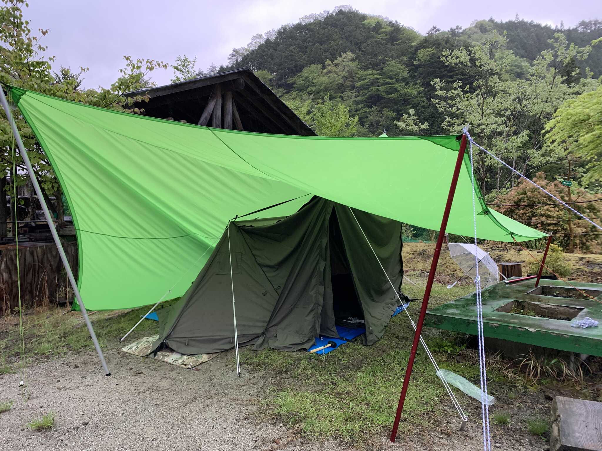 大雨の設営