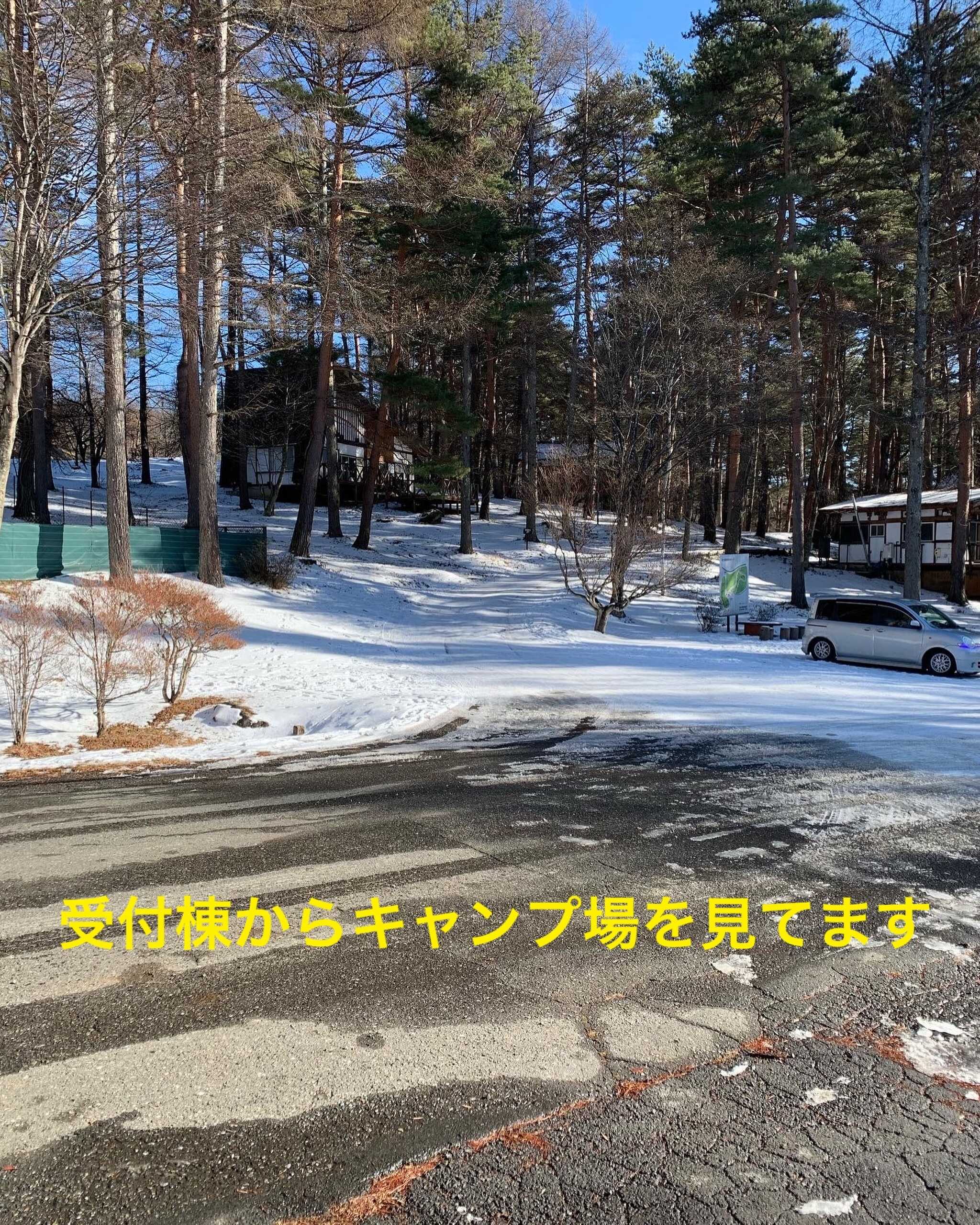 受付棟からキャンプ場を向いてます。