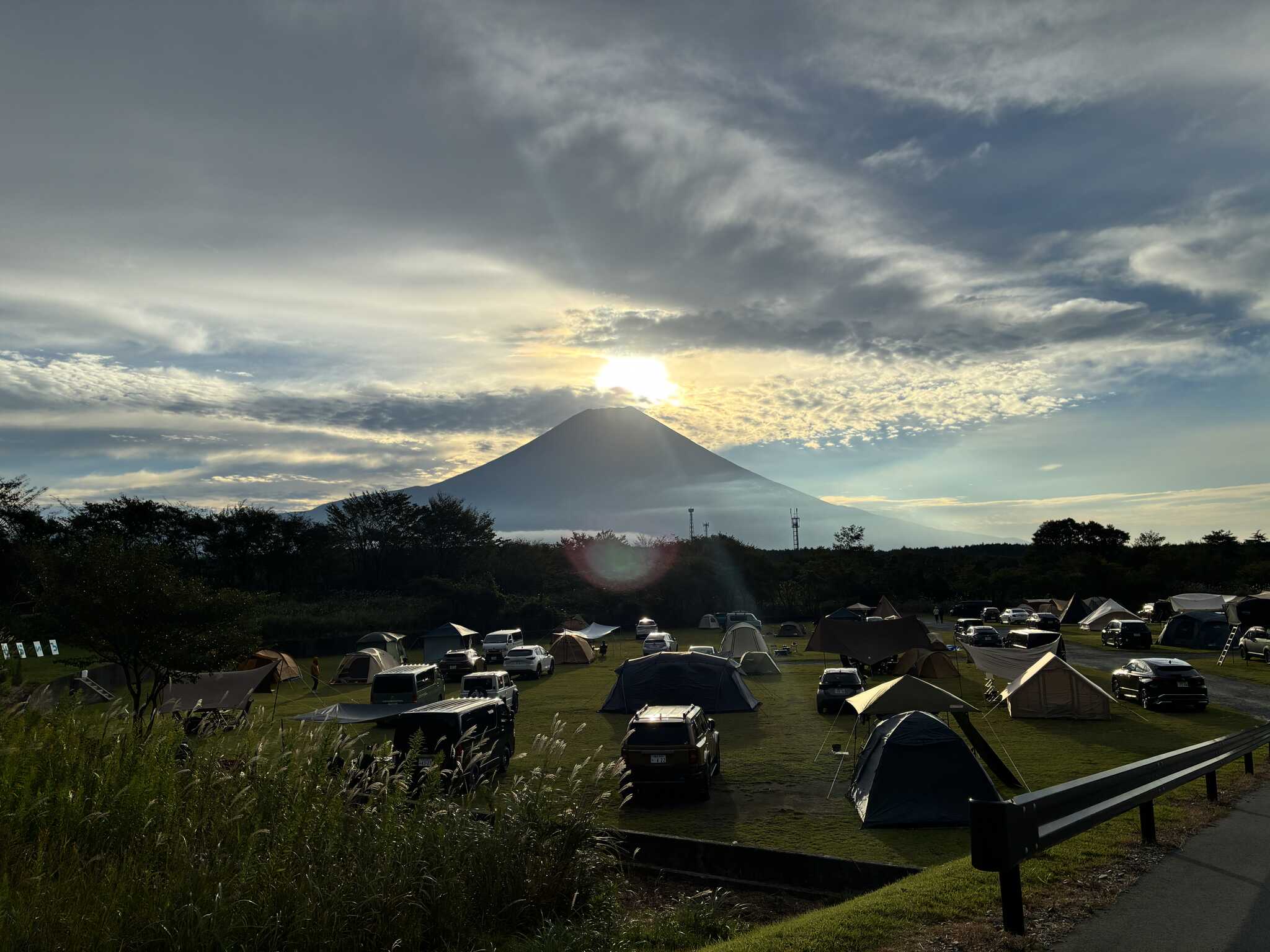 どっぷりサイトからしっぽりサイトへの途中の通路の富士山
