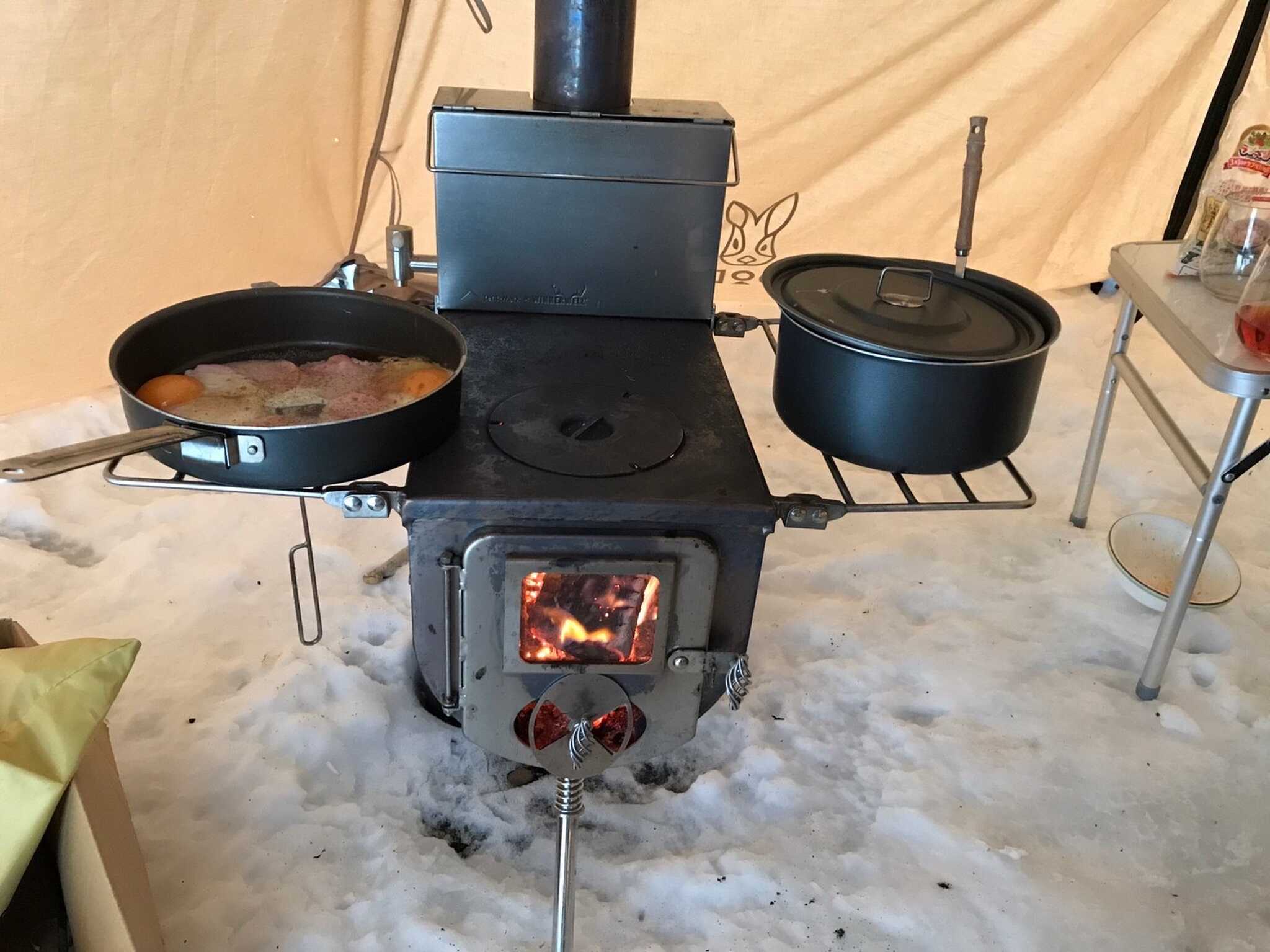 テントの中は 薪ストーブで17℃
