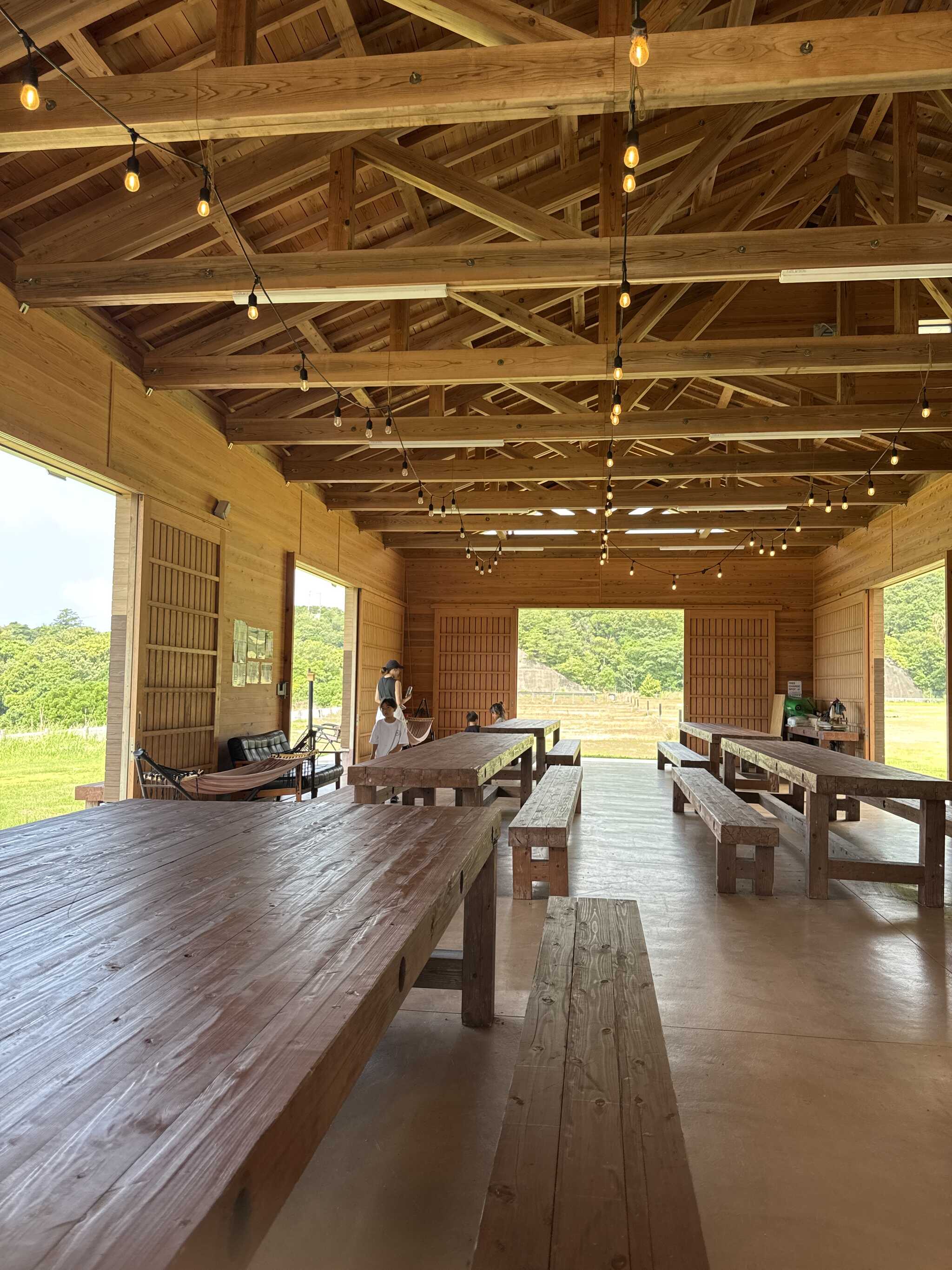 屋根ありスペース。暑い夏でしたが、子どもたちはこちらで休憩しながら。