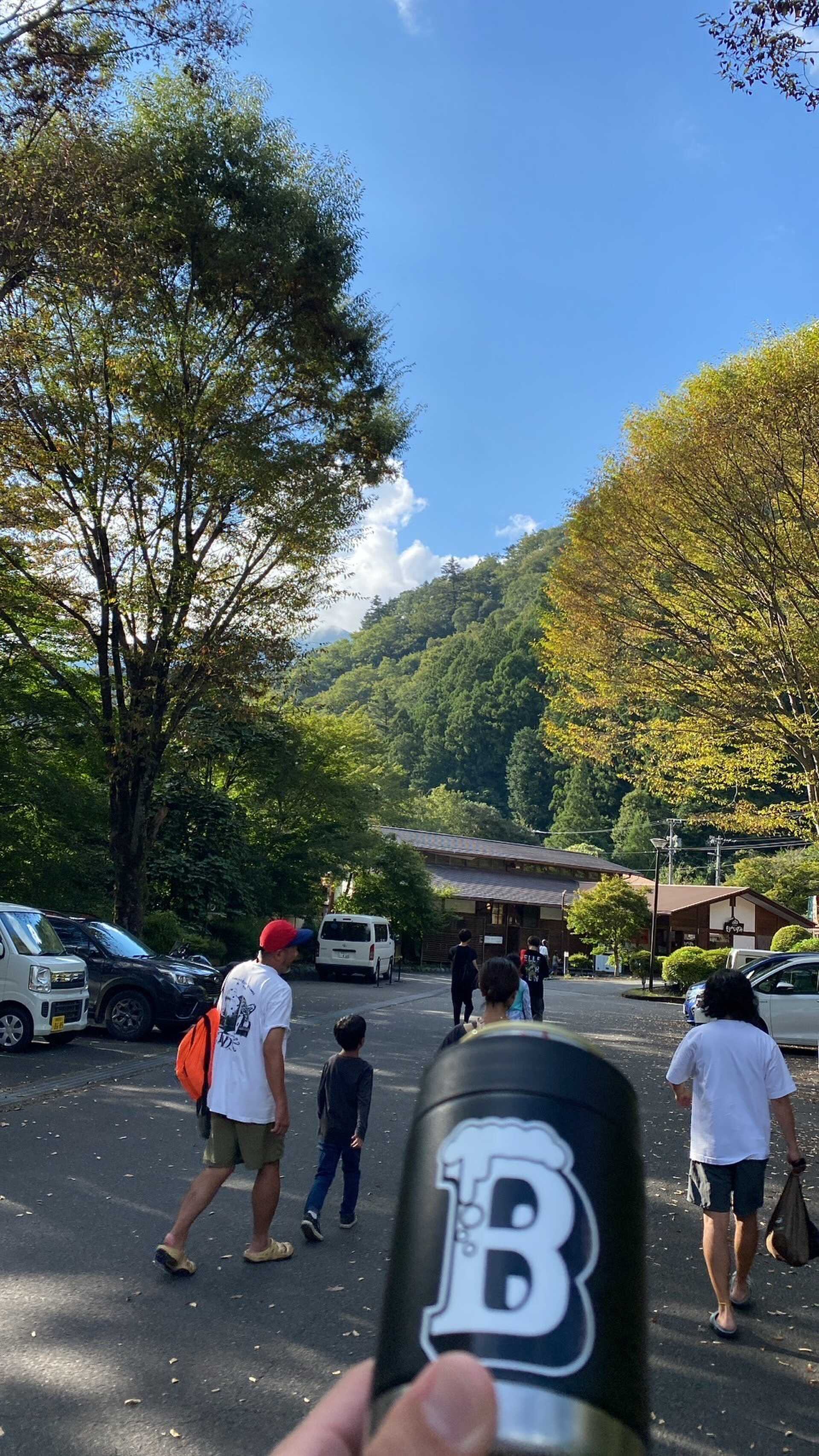 歩いて温泉へ
