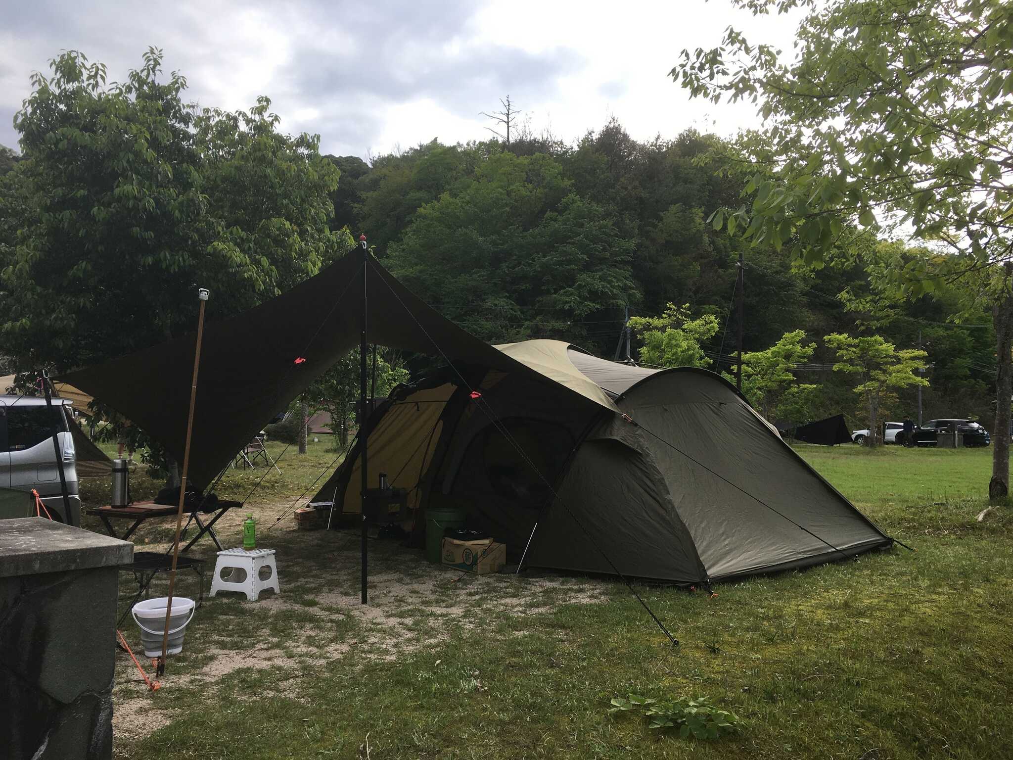 タープの被せ具合。