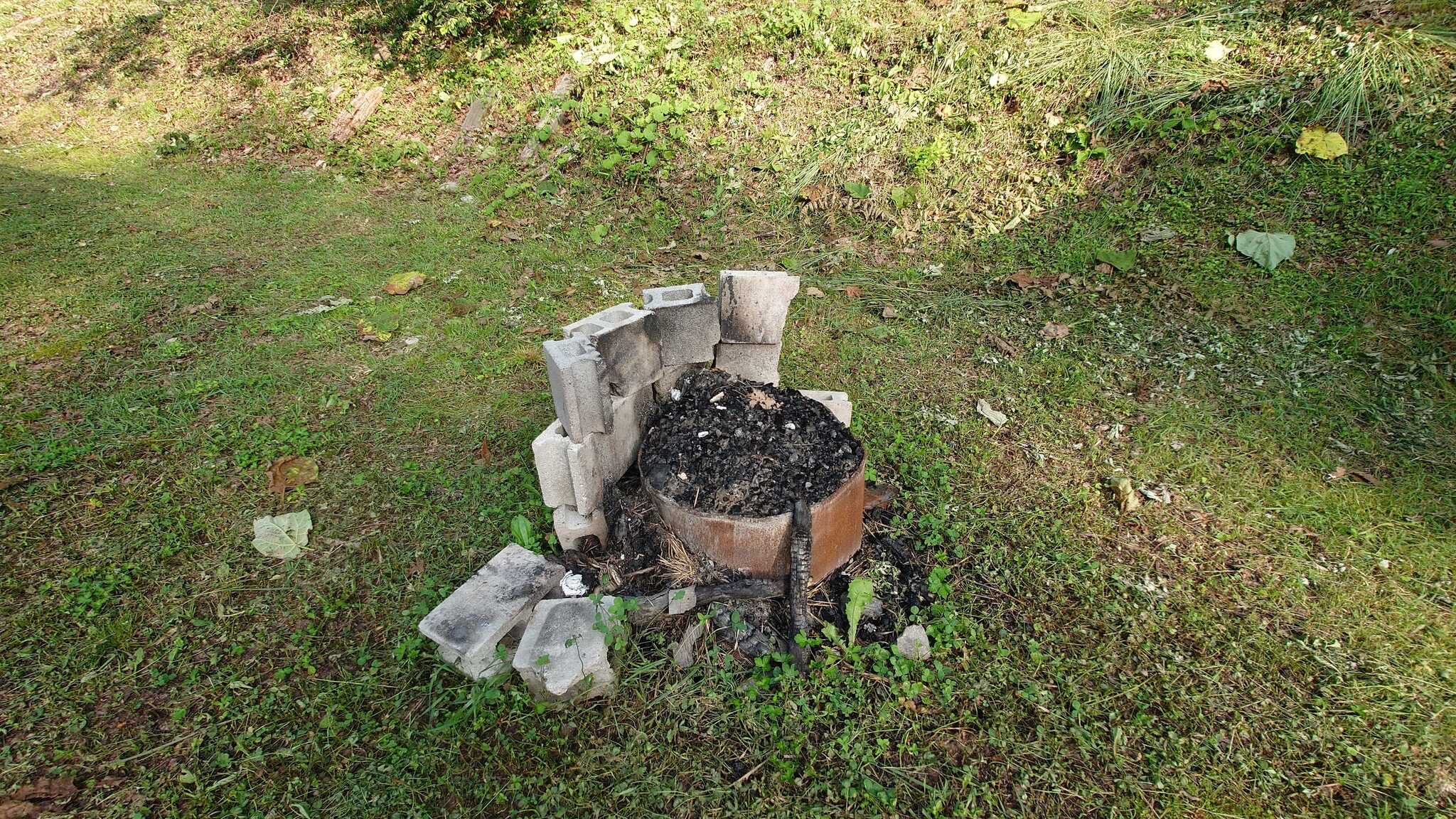 廃炭置き場、水をかけないと危険