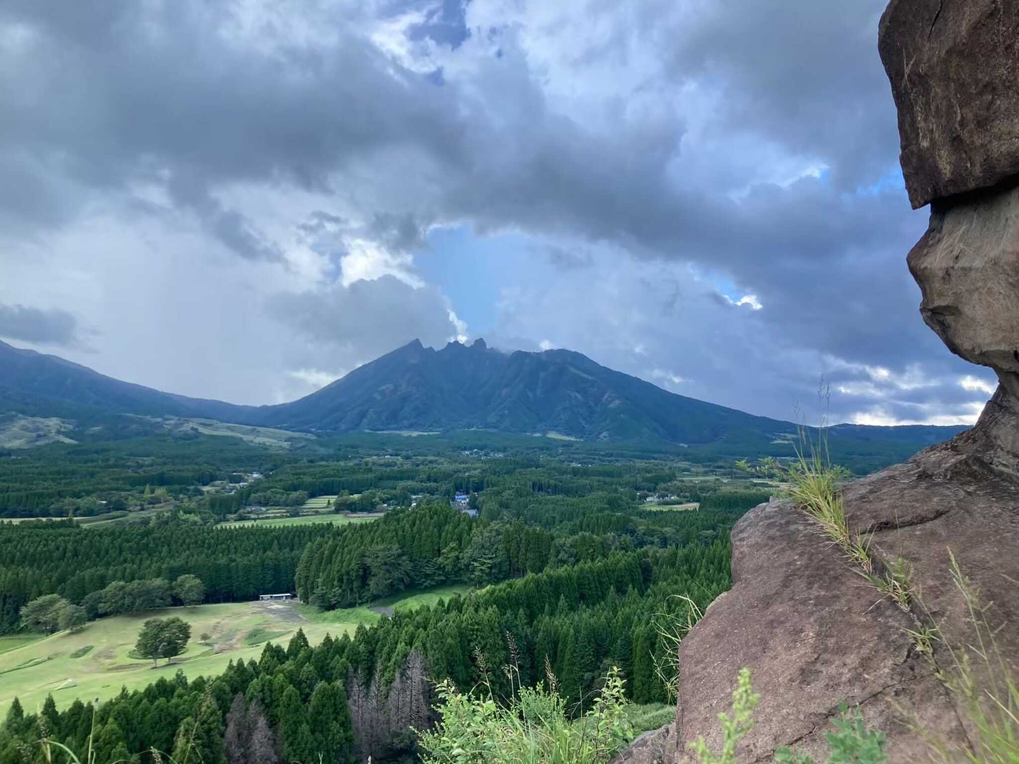 らくだ山からの大観峰。
