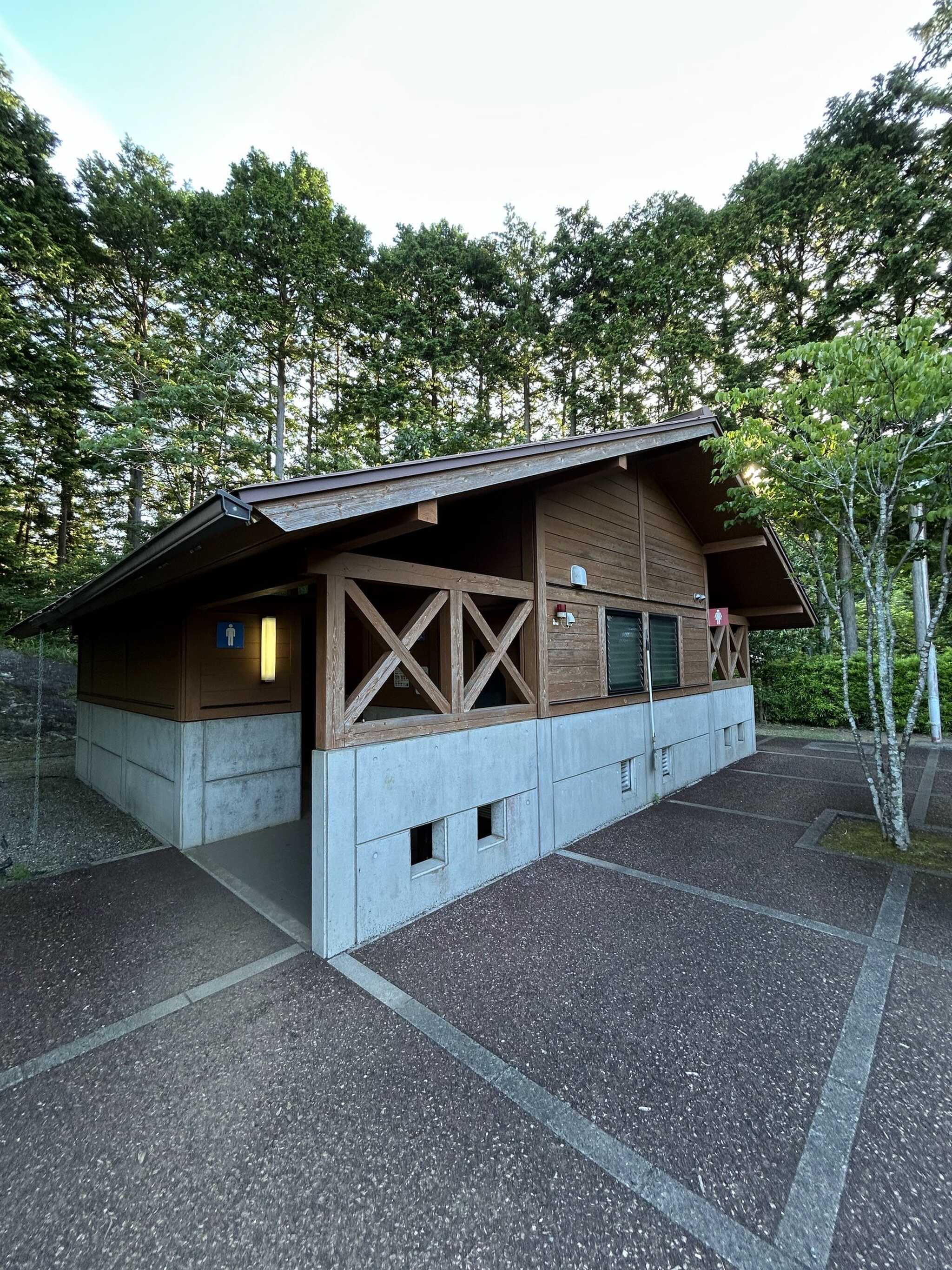 トイレ外観