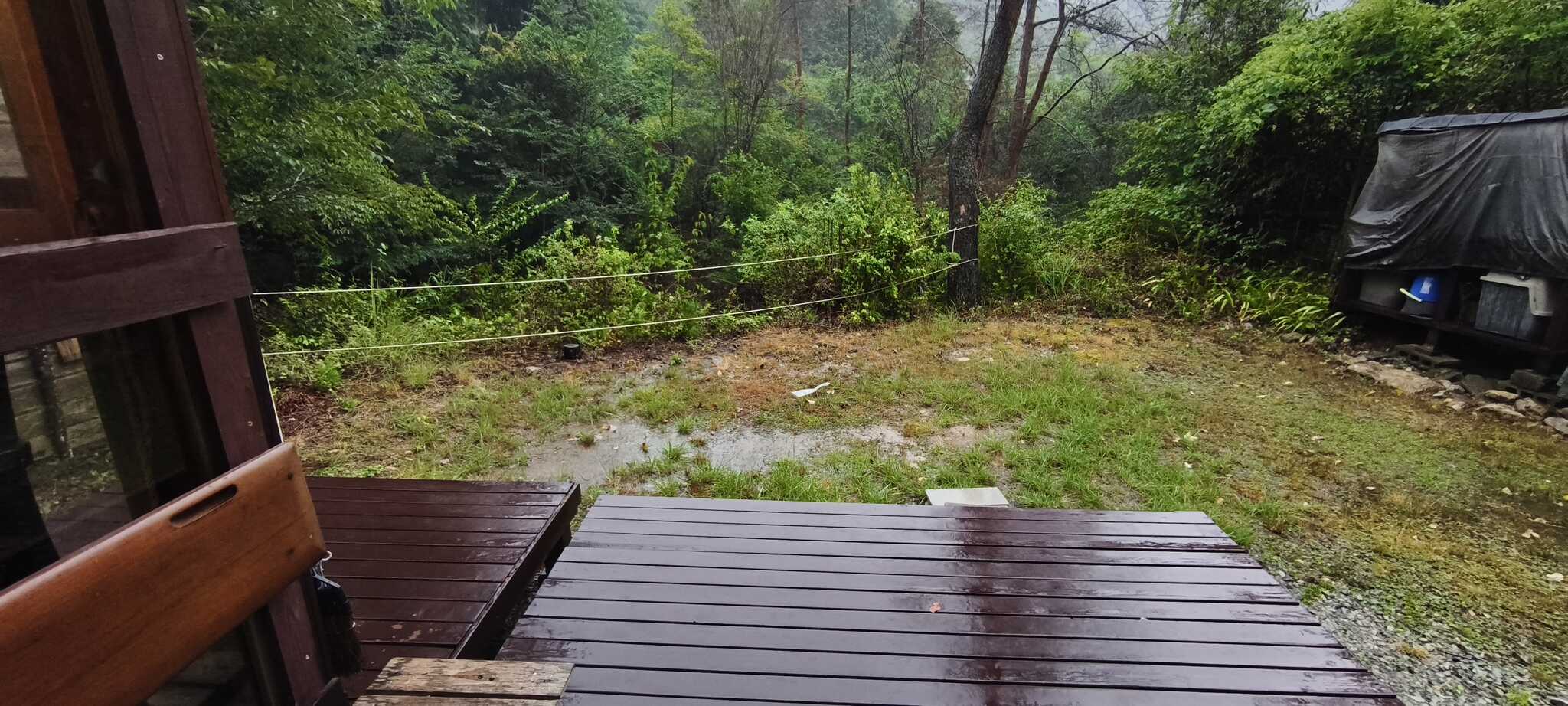 大雨で床がびしょ濡れになります
