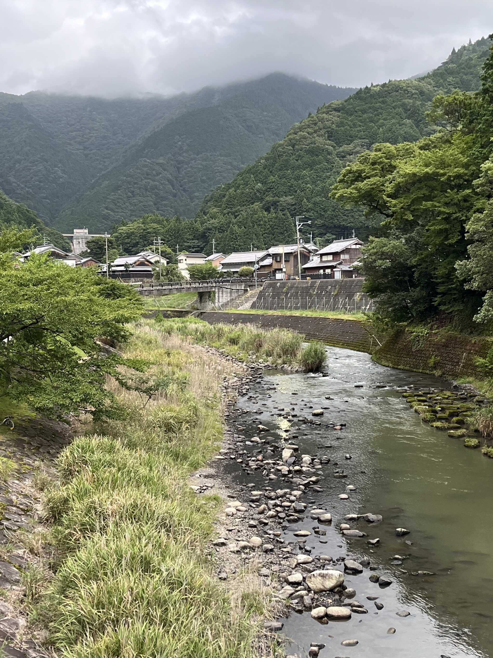 目の前の川