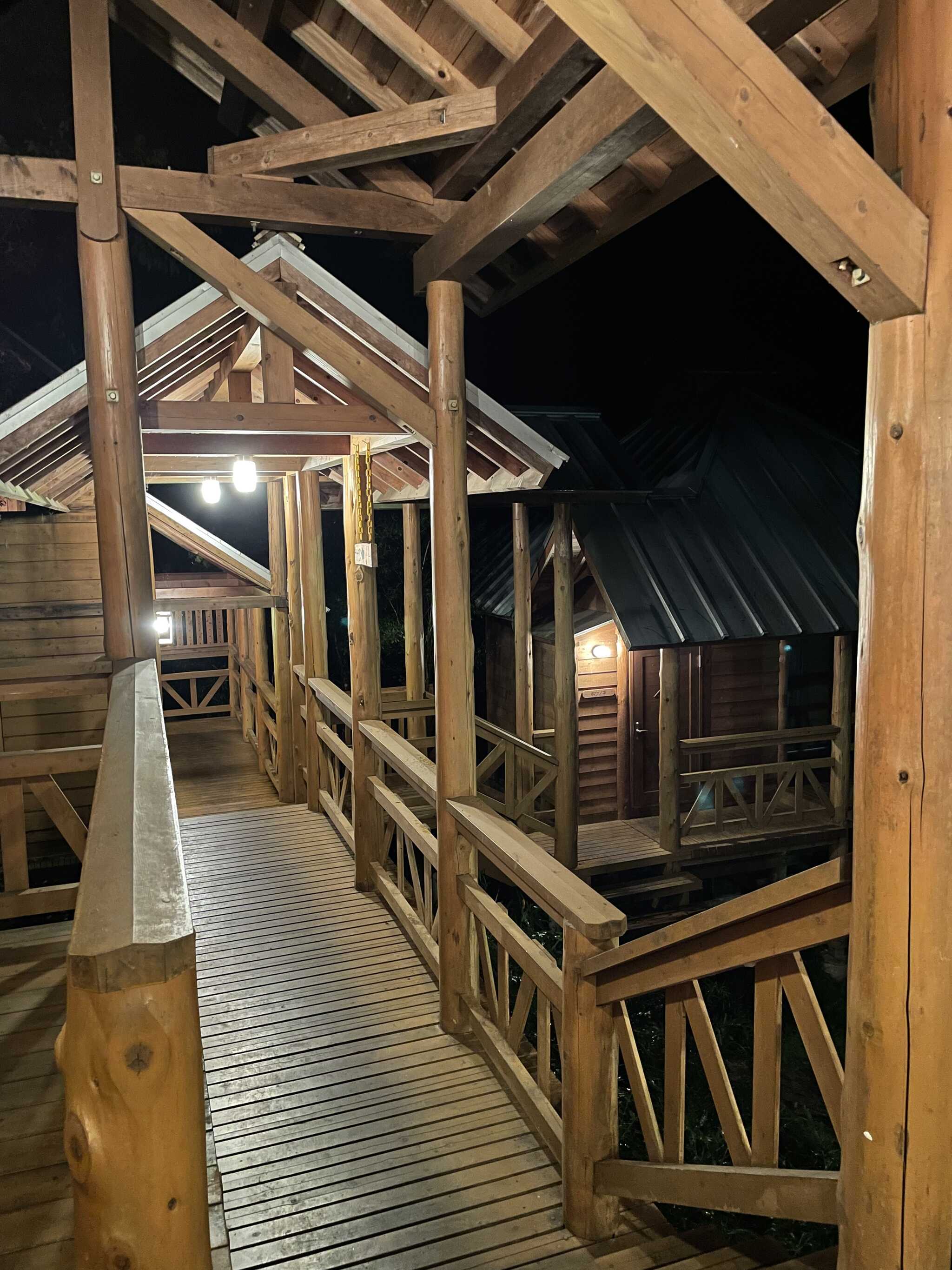 渡り廊下を利用しトイレへ。