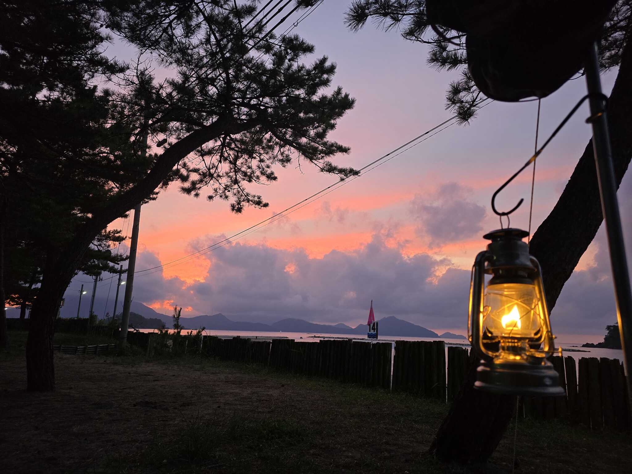 テントからの夕日
