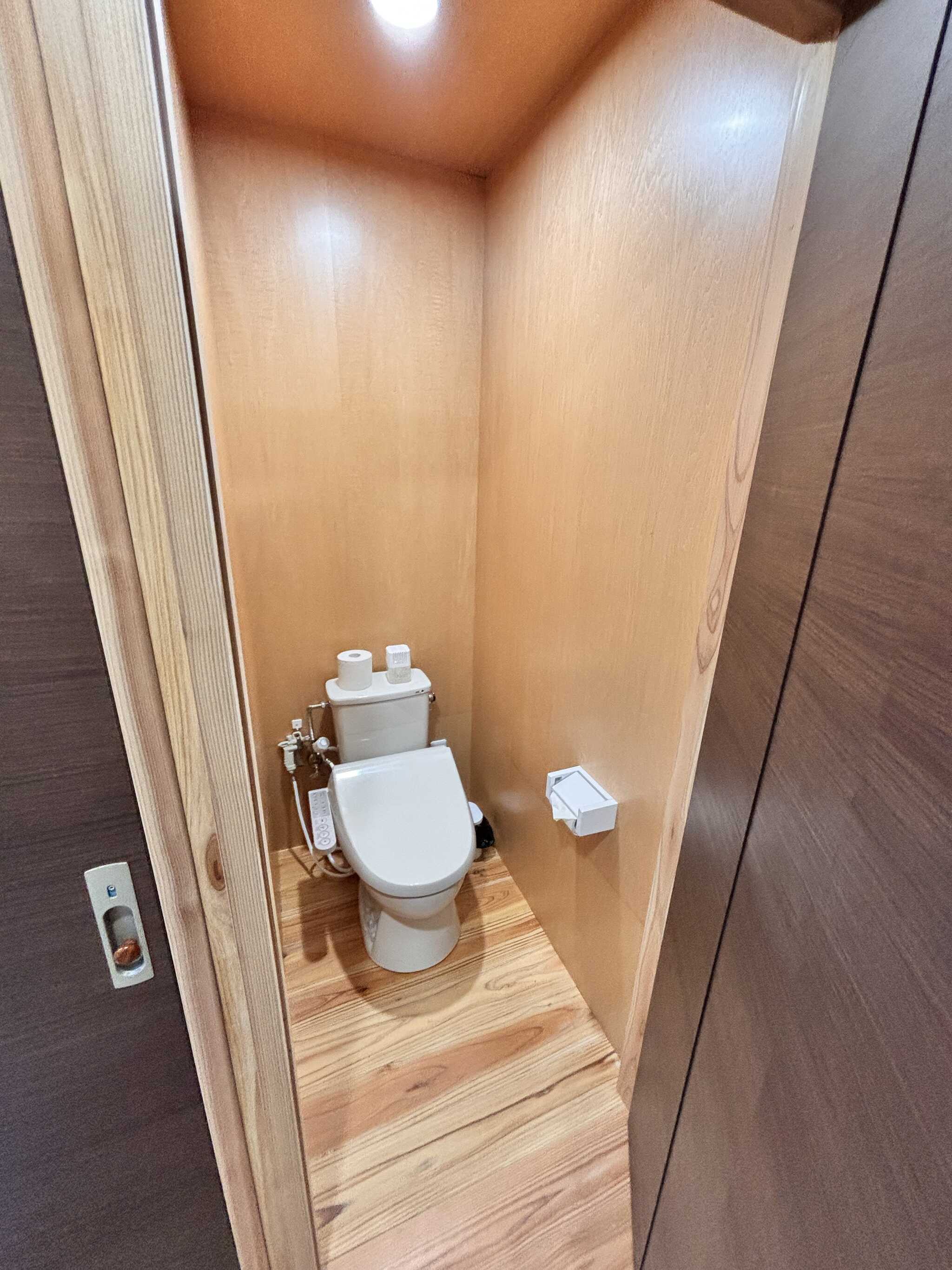 管理棟近くのトイレ