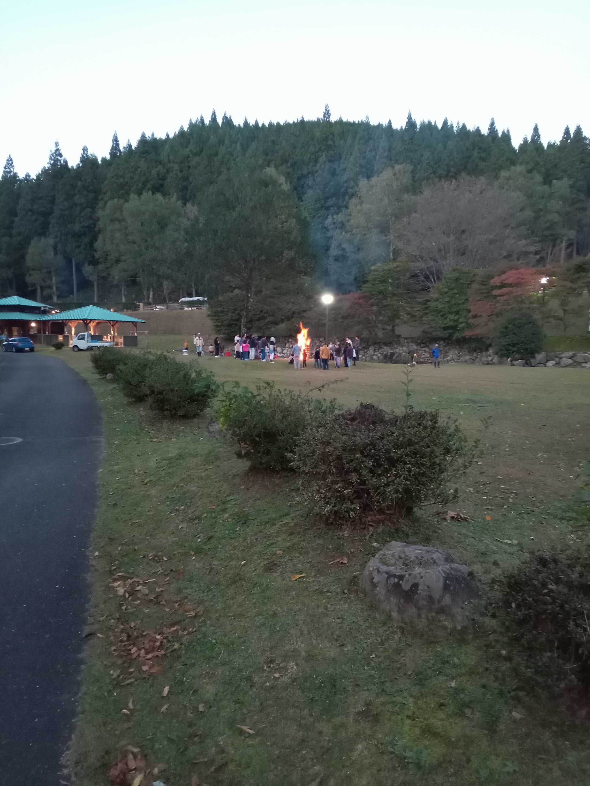 キャンプファイヤー