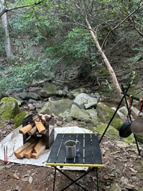 サイトから正面の川を見てます