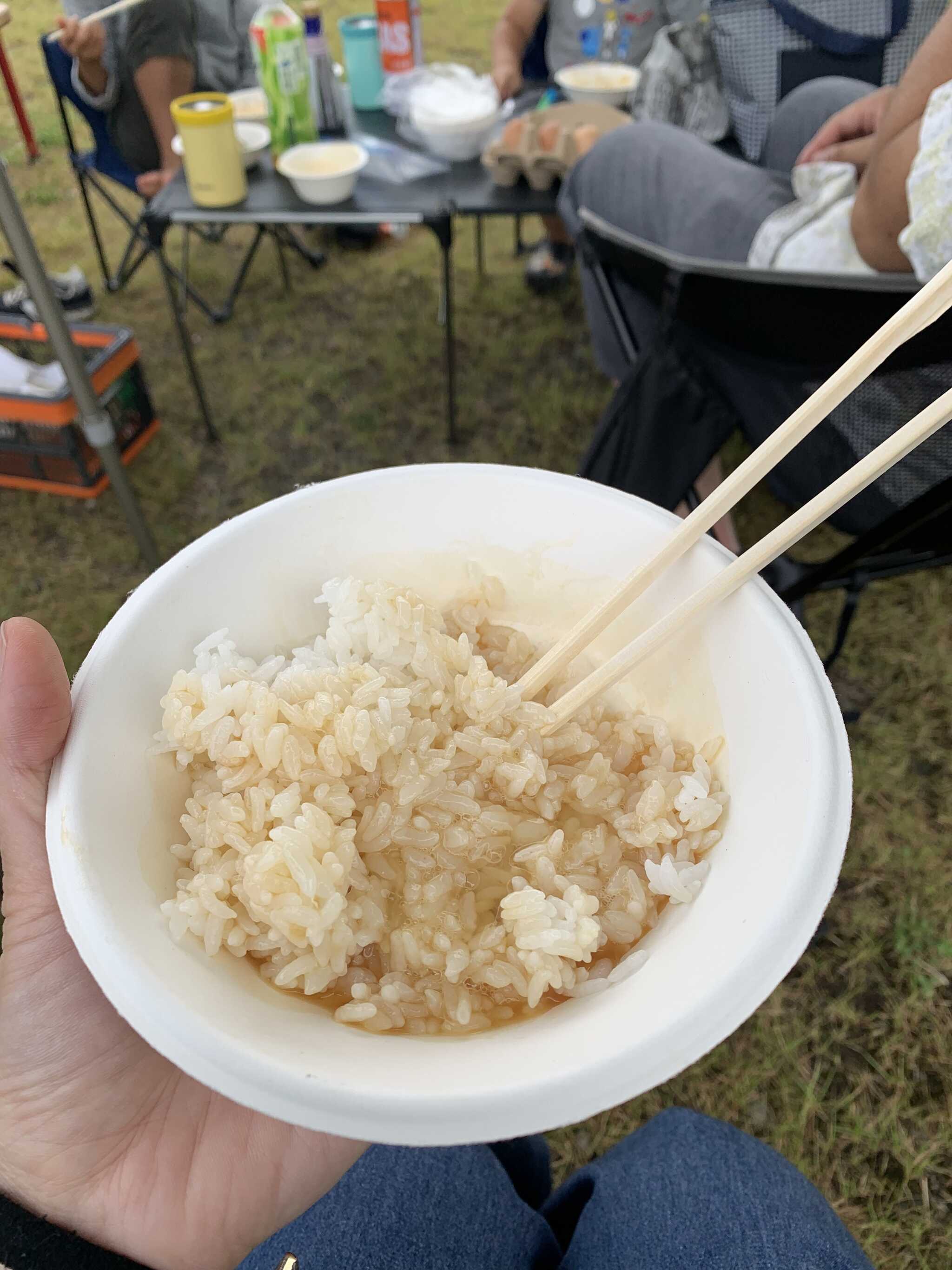 朝ごはんは地元のお米と平飼い鶏の有精卵でTKG!