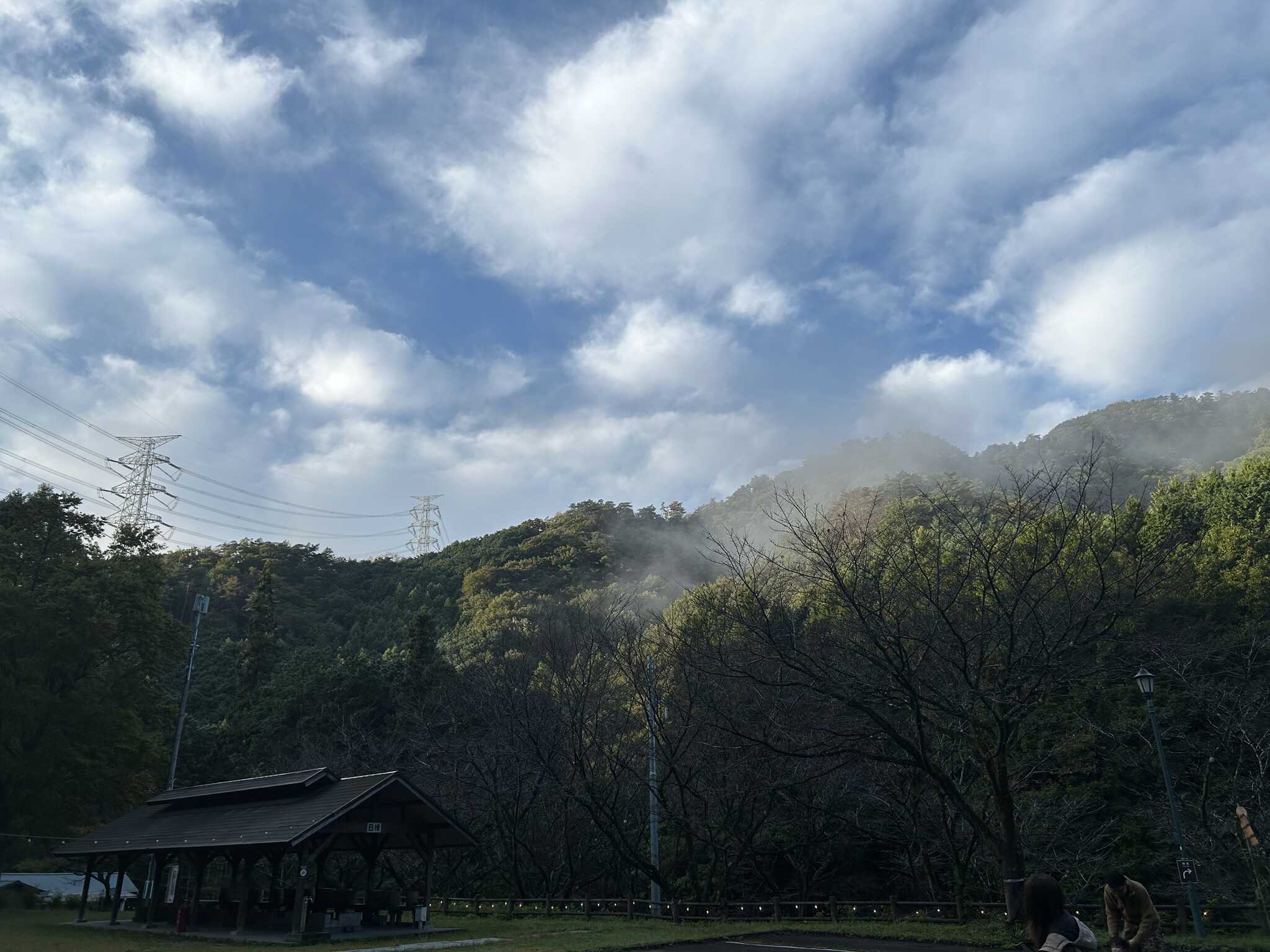管理棟前より