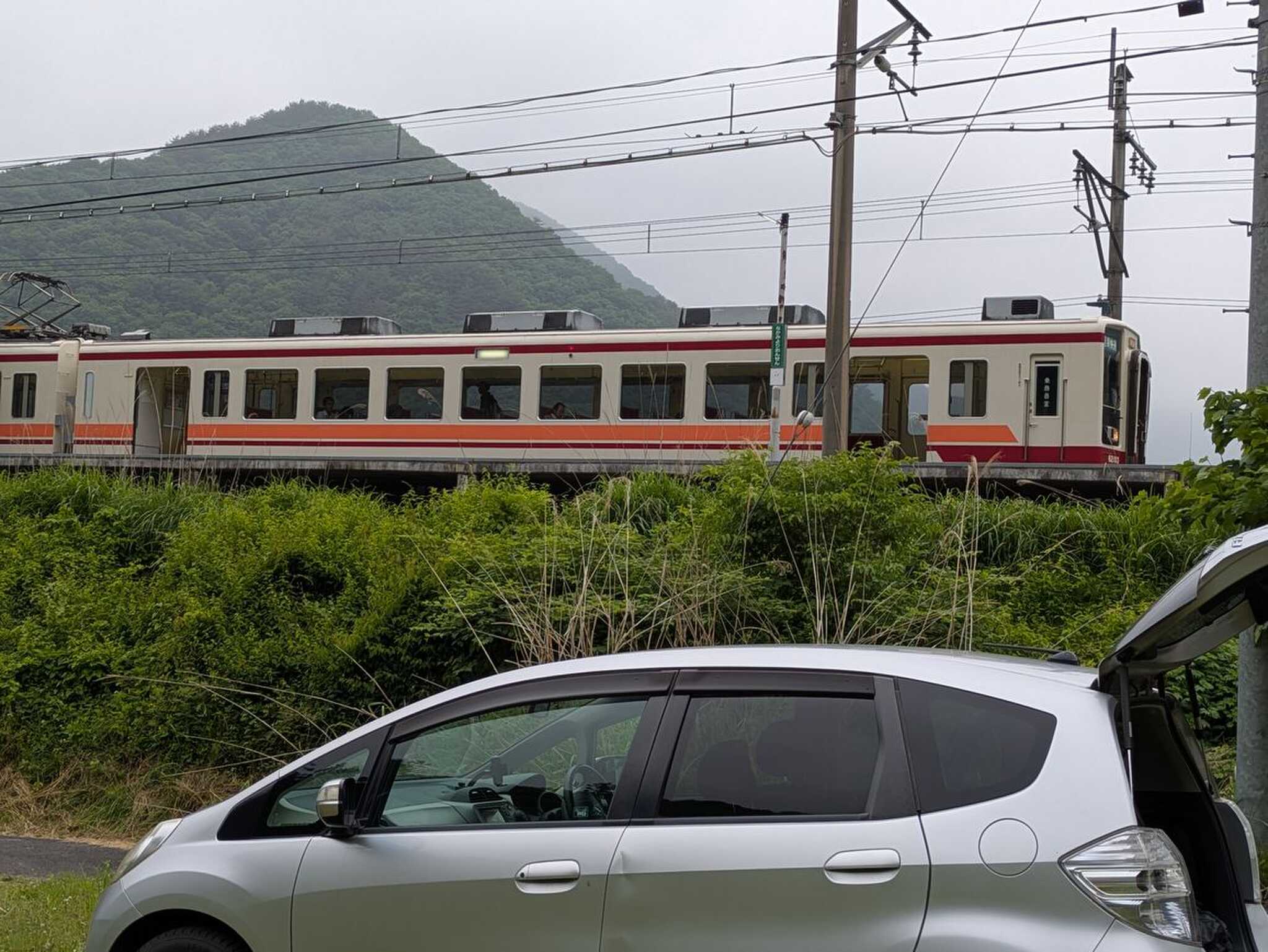 中三依温泉駅と電車
