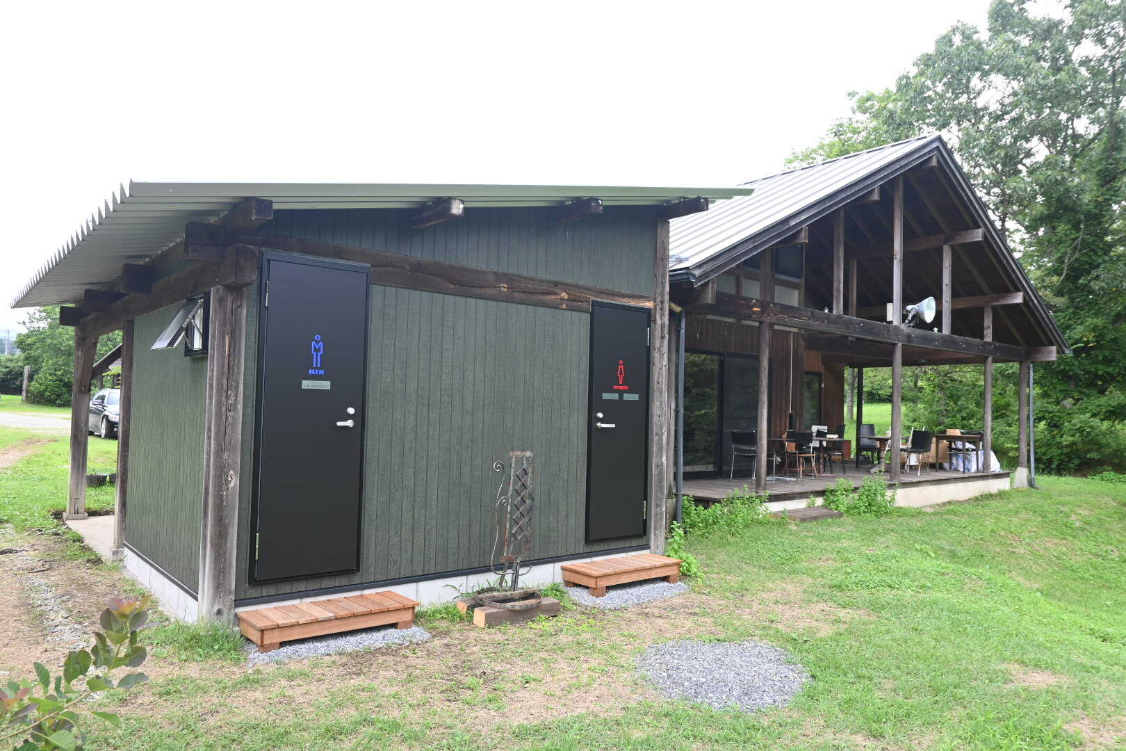 トイレは3箇所、炊事場も3箇所(水道は6つ)あります!