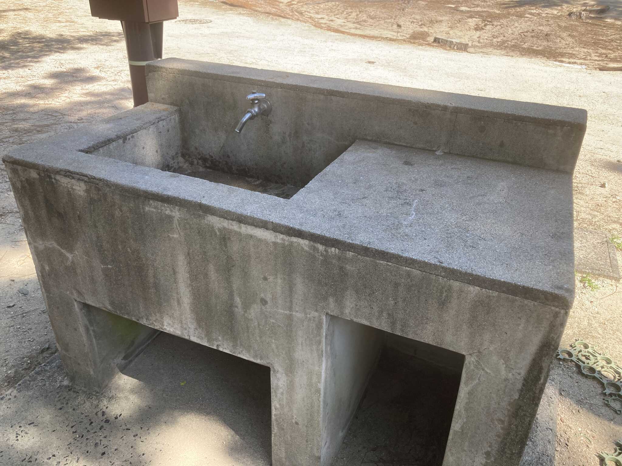 サイト付属の水道