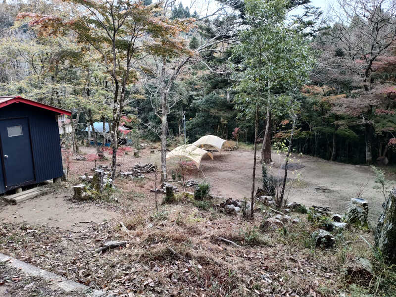バンガローは高台にあります