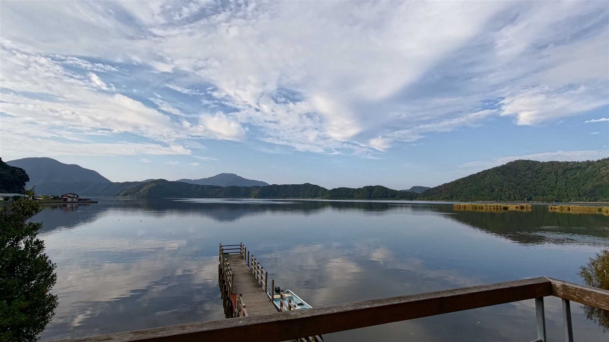 眼前に広がる三方湖