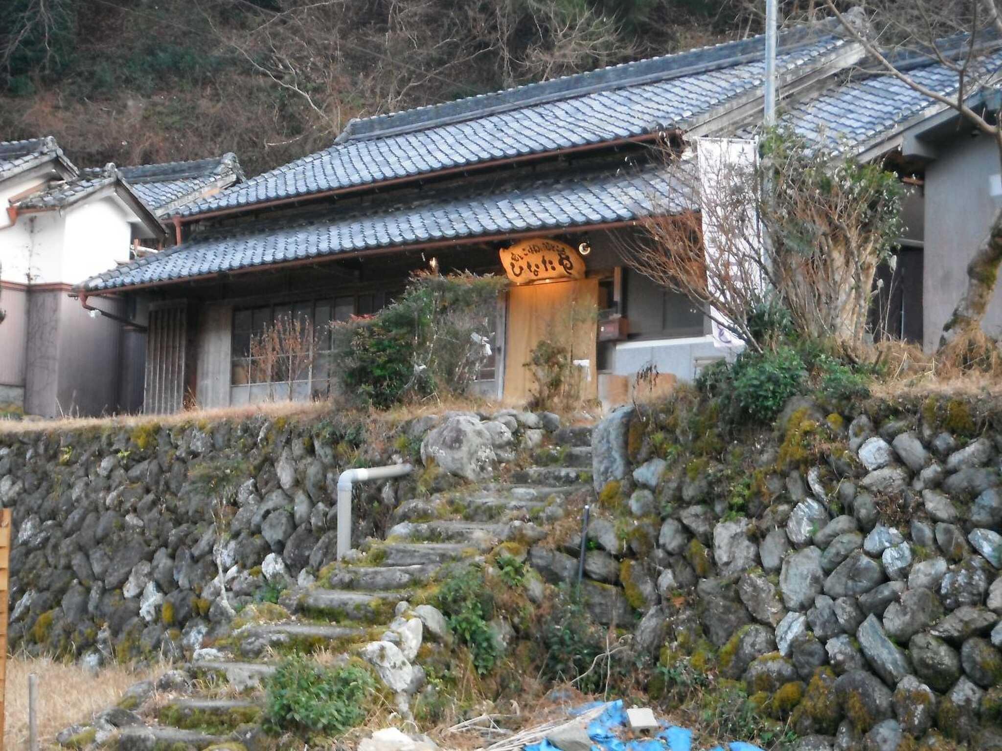 隣のお食事処「ひなたや」