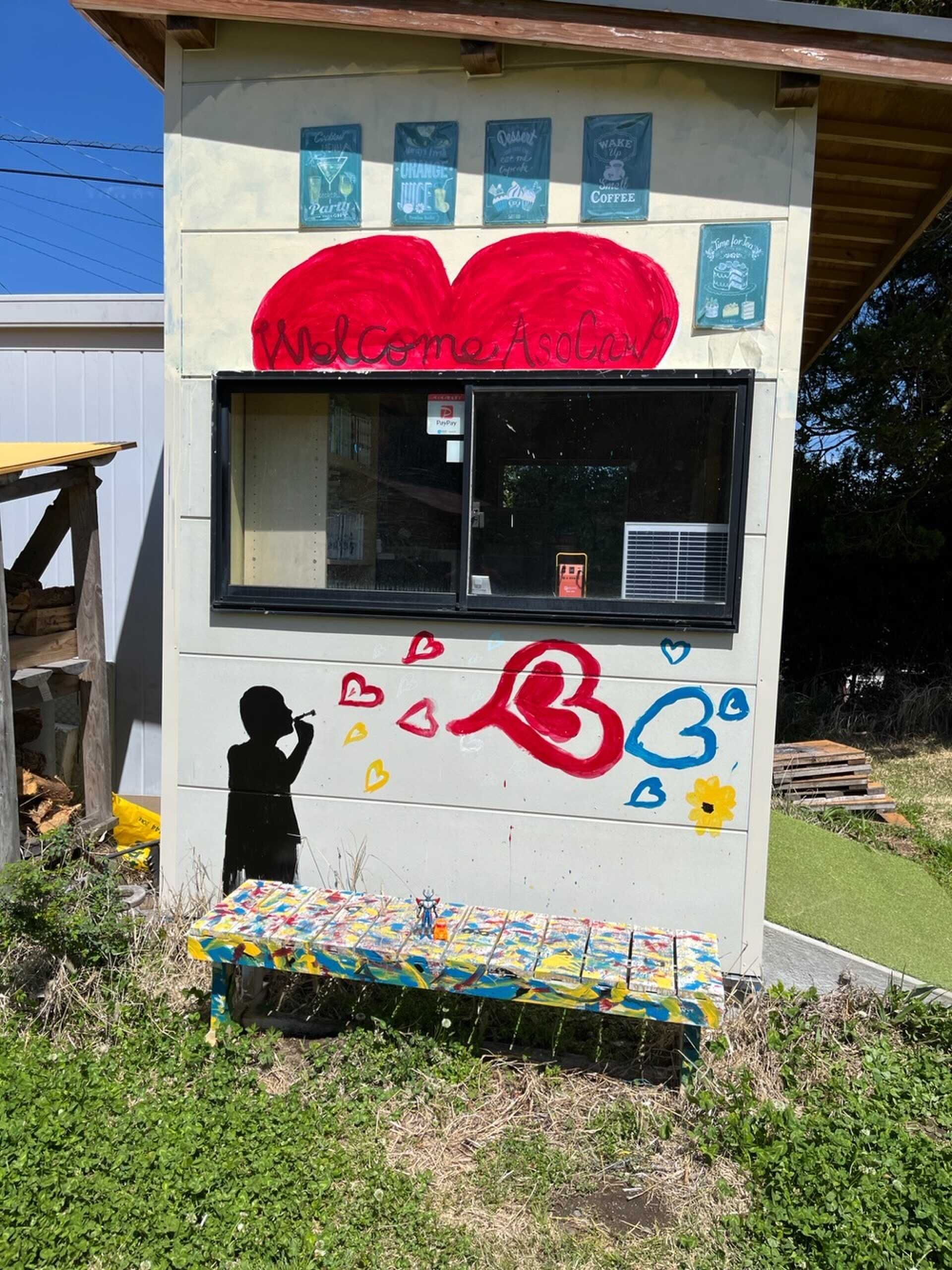 おもちゃや本などが置いてある秘密基地