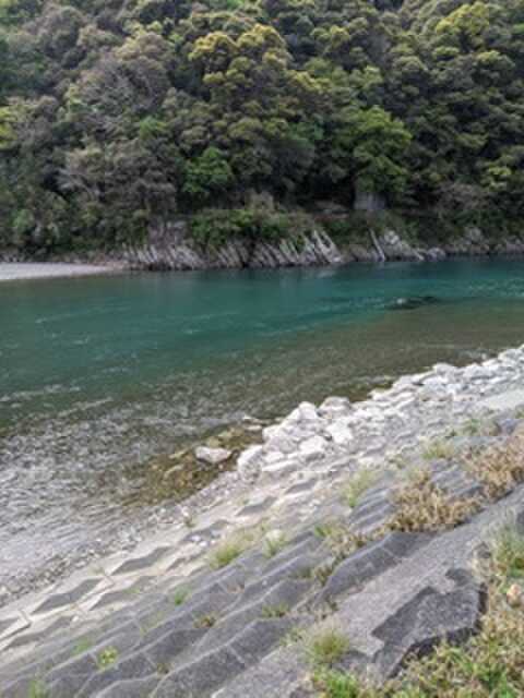 流れての穏やかな川
