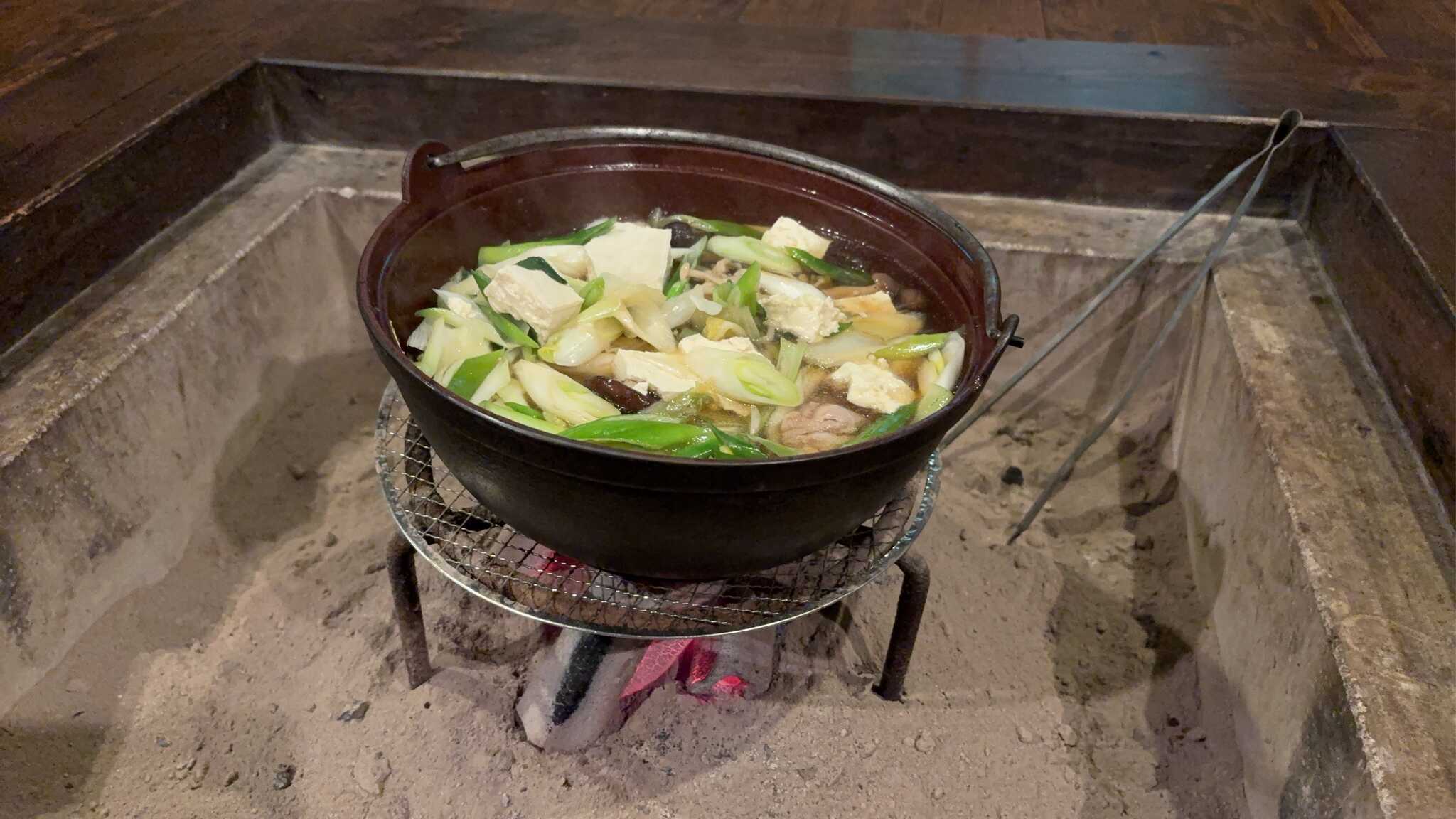 囲炉裏で鍋