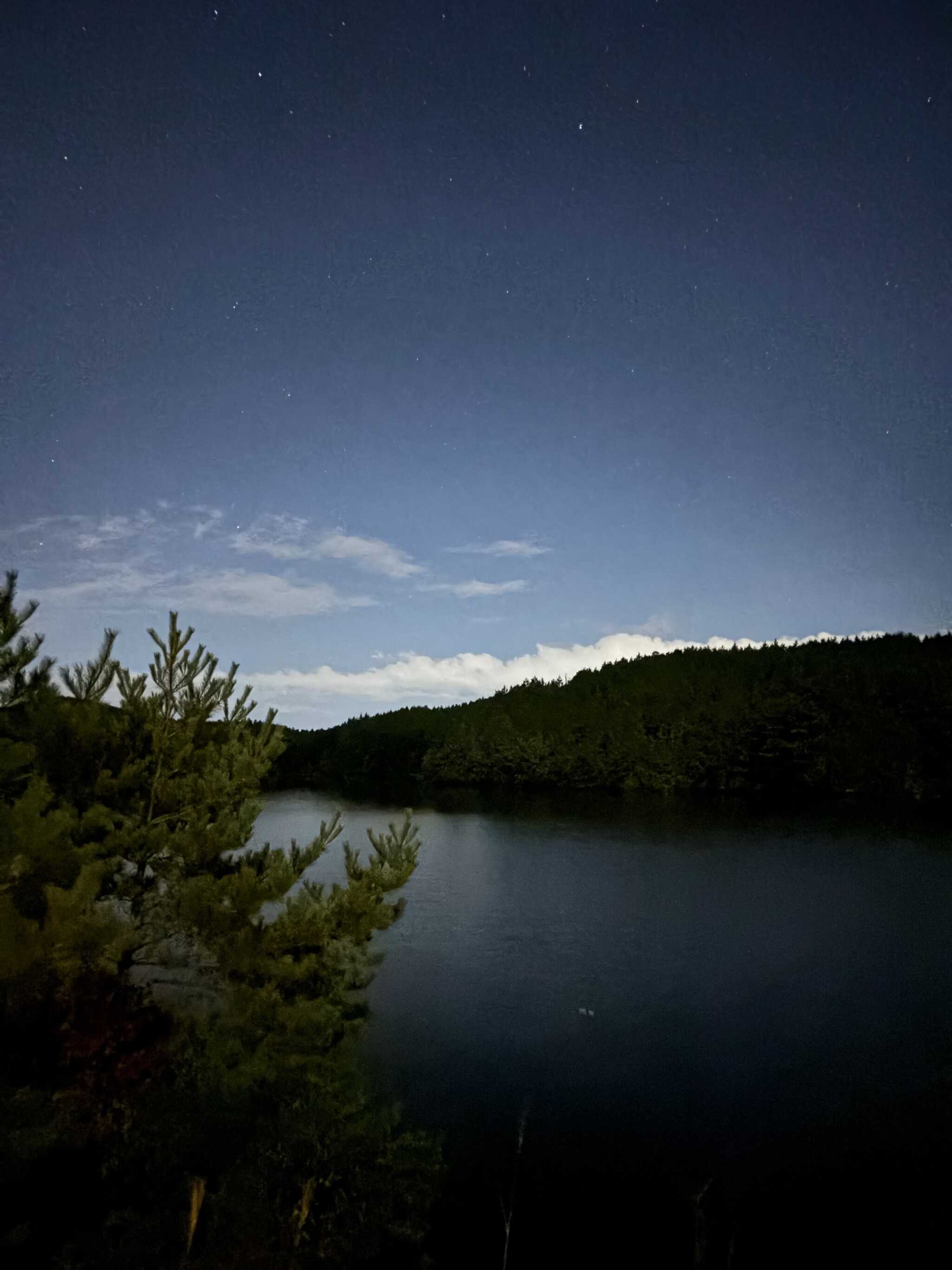 湖畔の夜景