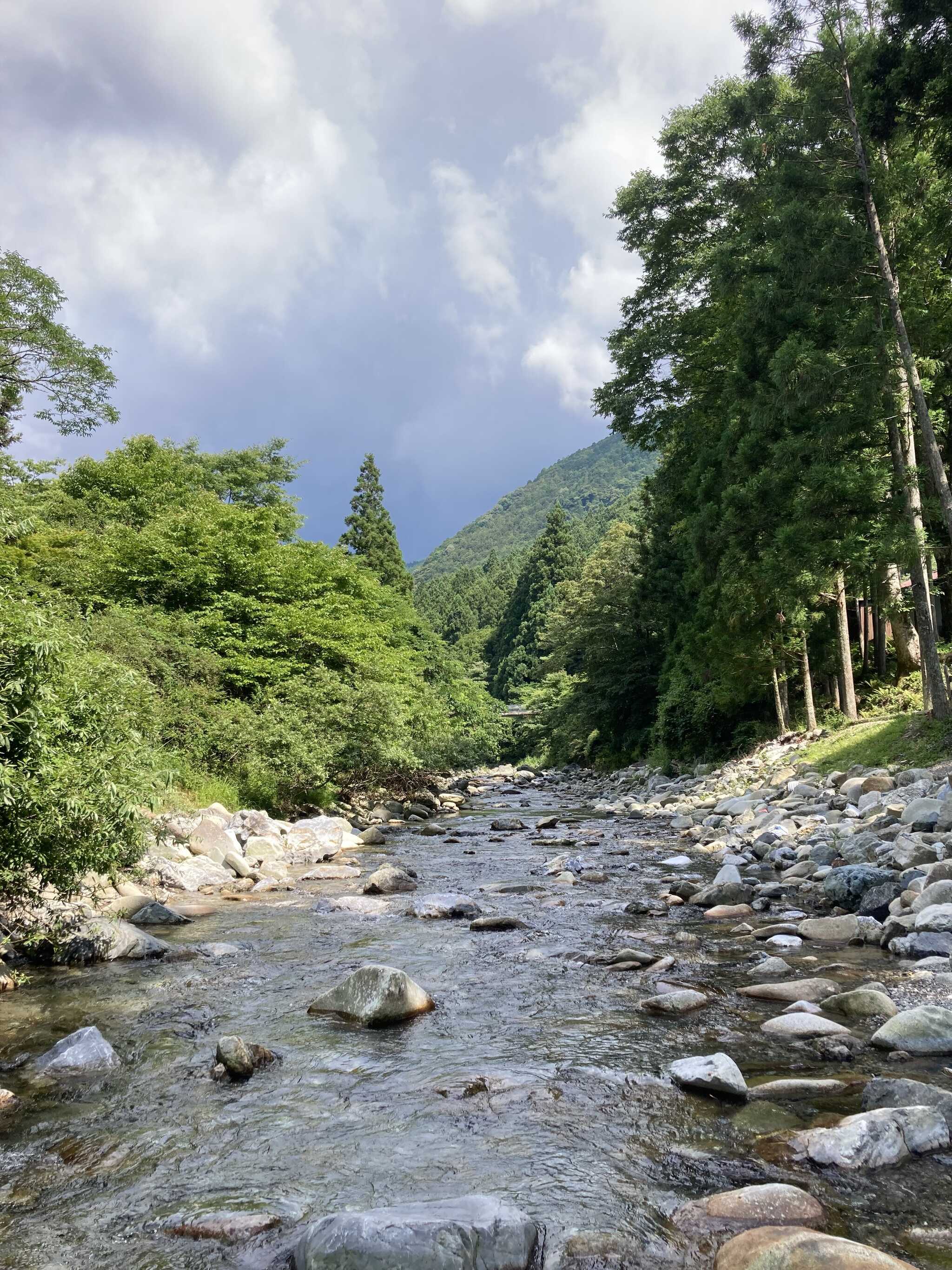 キャンプ場すぐ下の川
