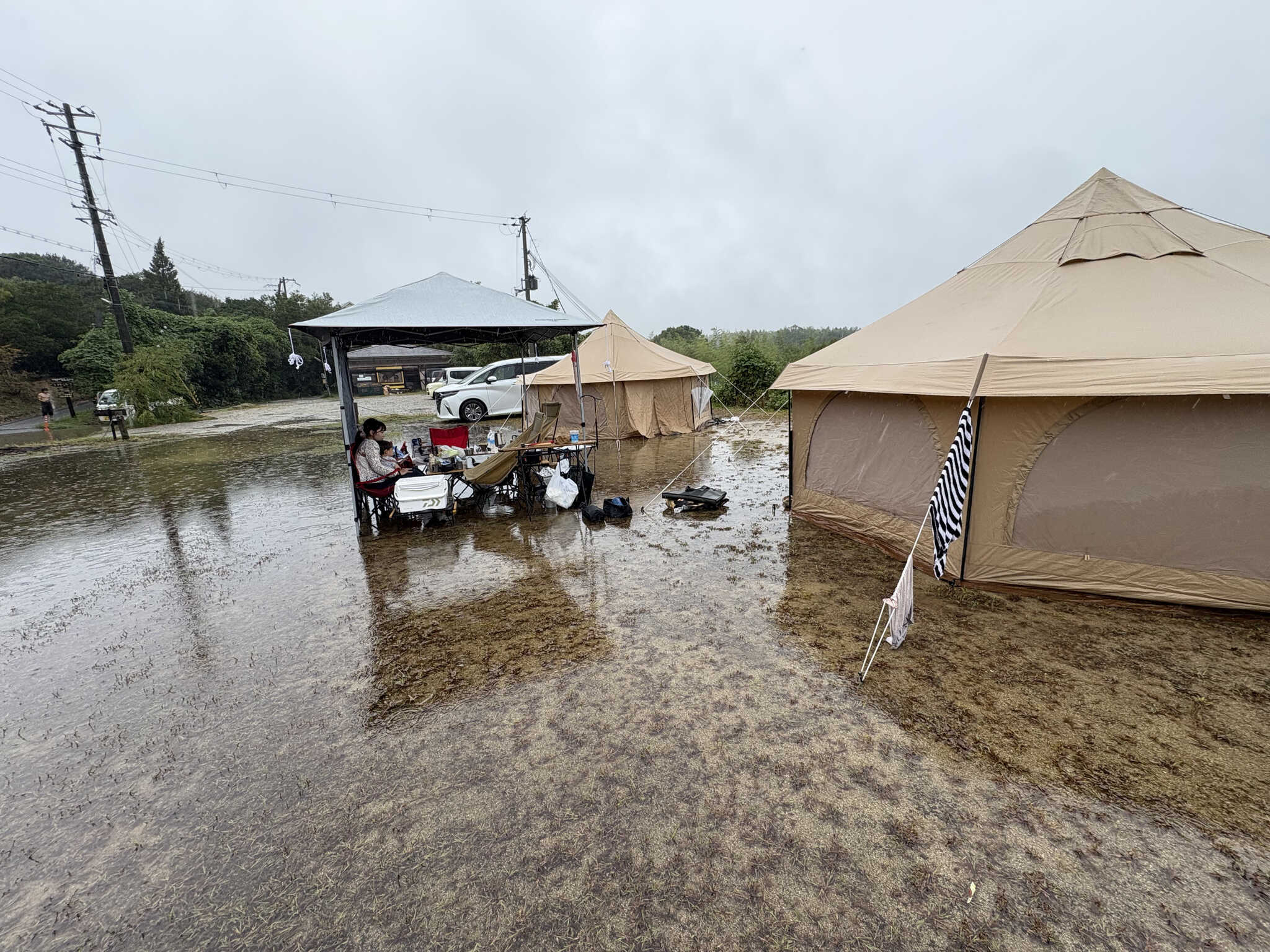 20分ほど降った雨で4〜5cm溜まる