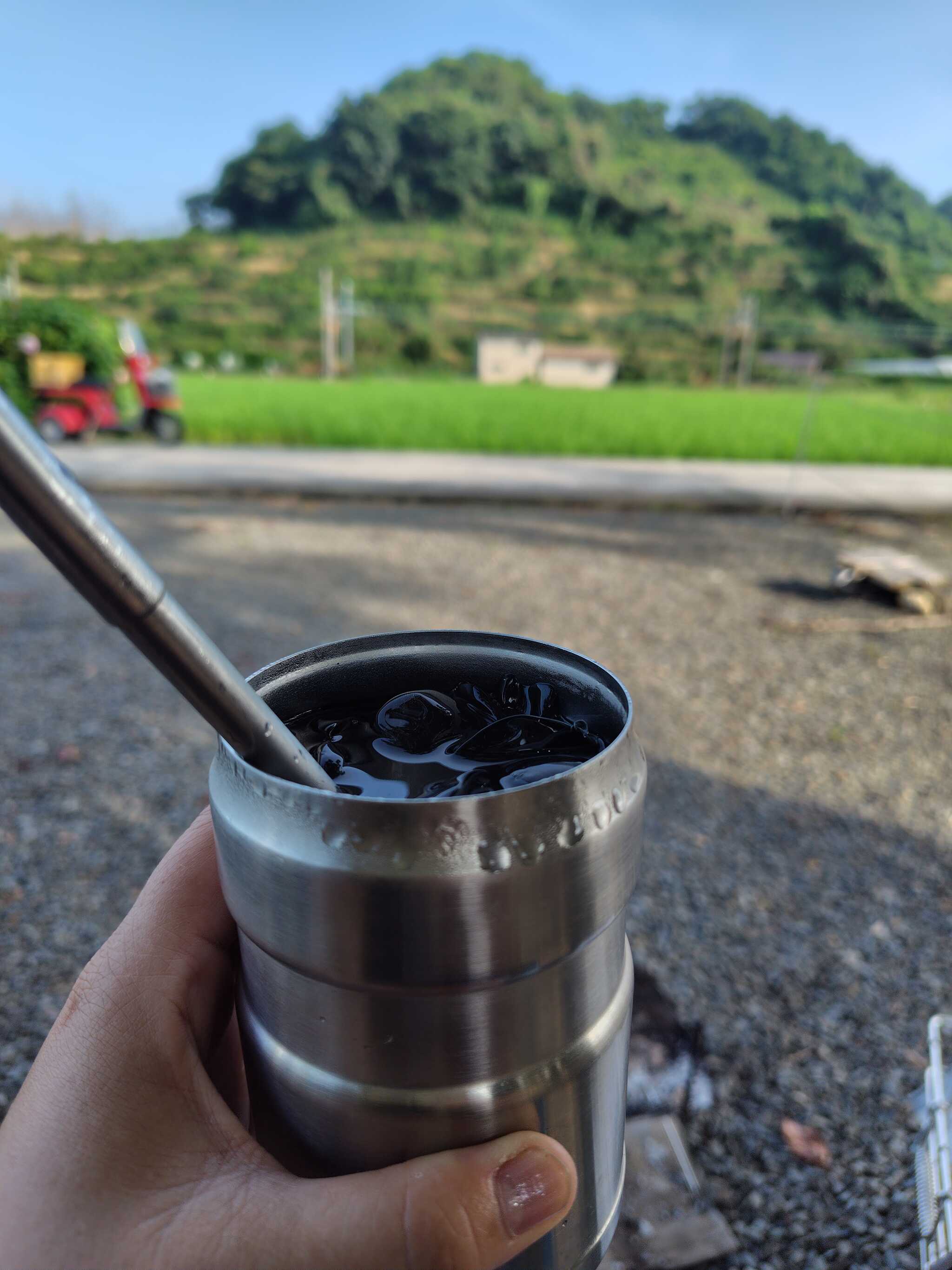 早朝の挽きたてアイスコーヒー